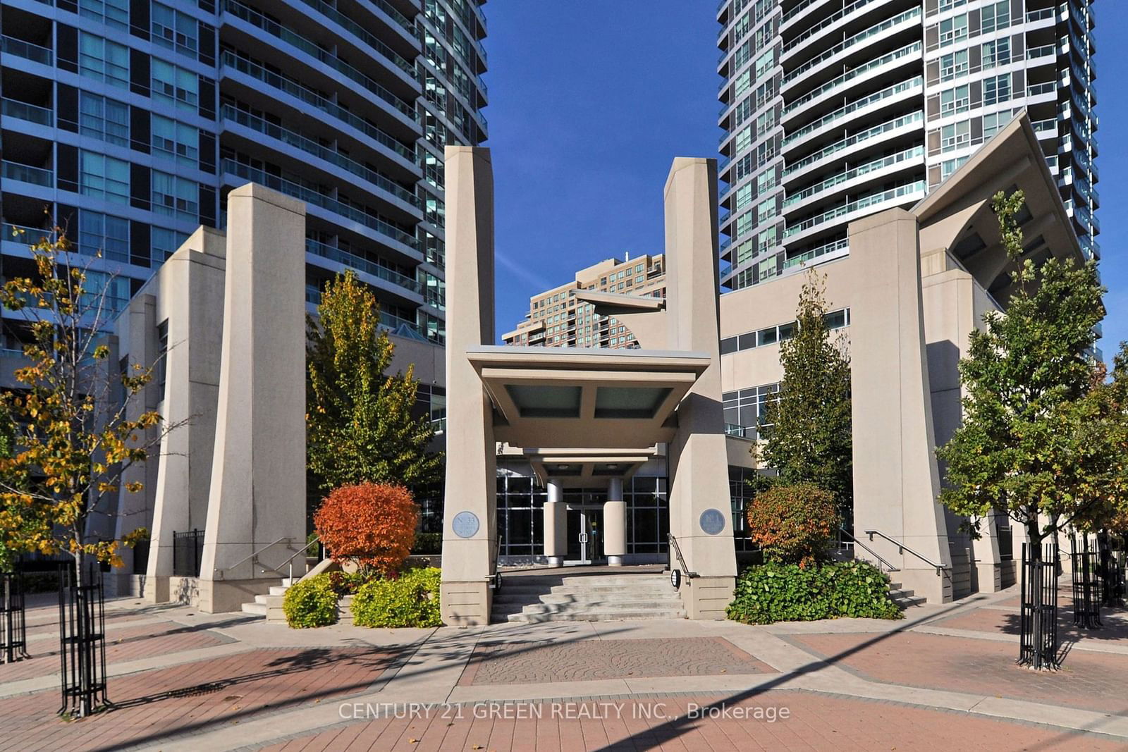 33 Elm Dr, unit 606 for sale