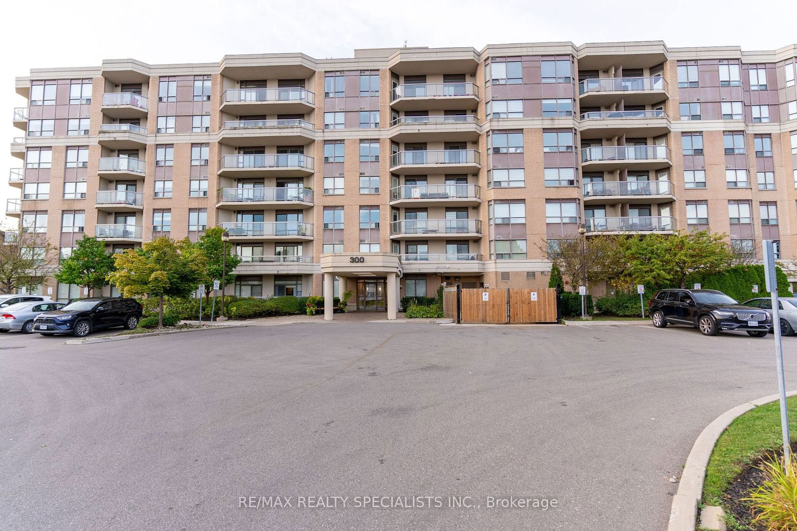 300 Ray Lawson Blvd, unit 707 for sale