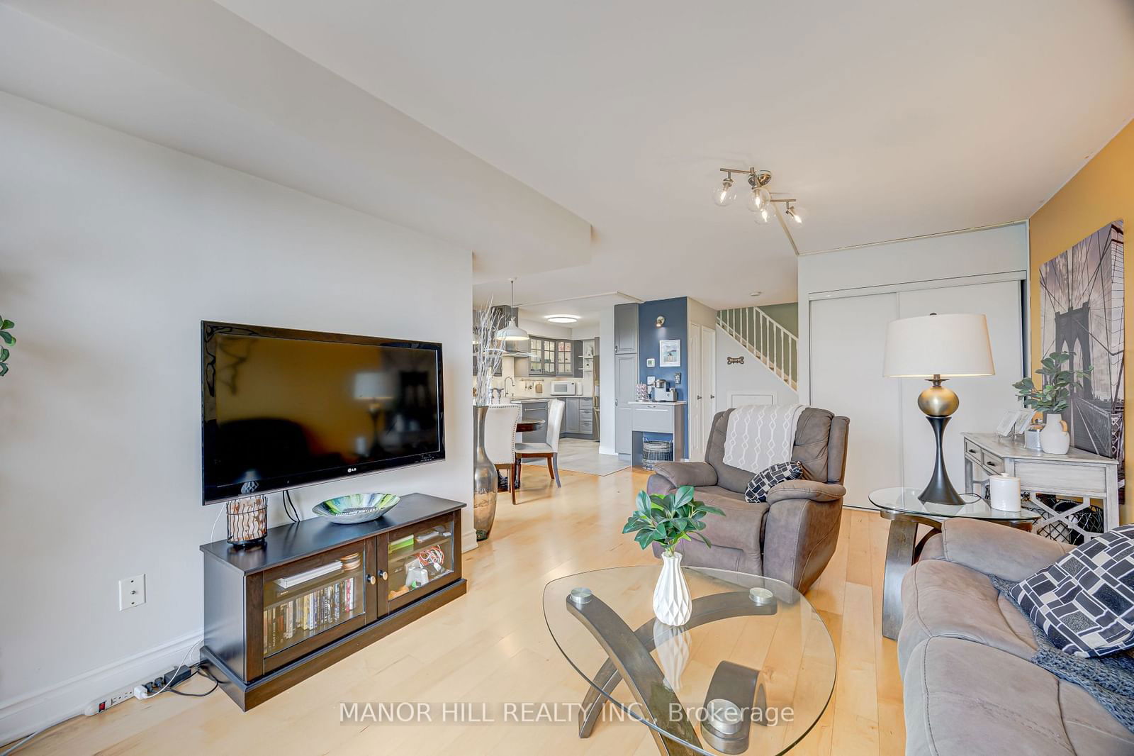 1300 Marlborough Crt, unit 523 for sale