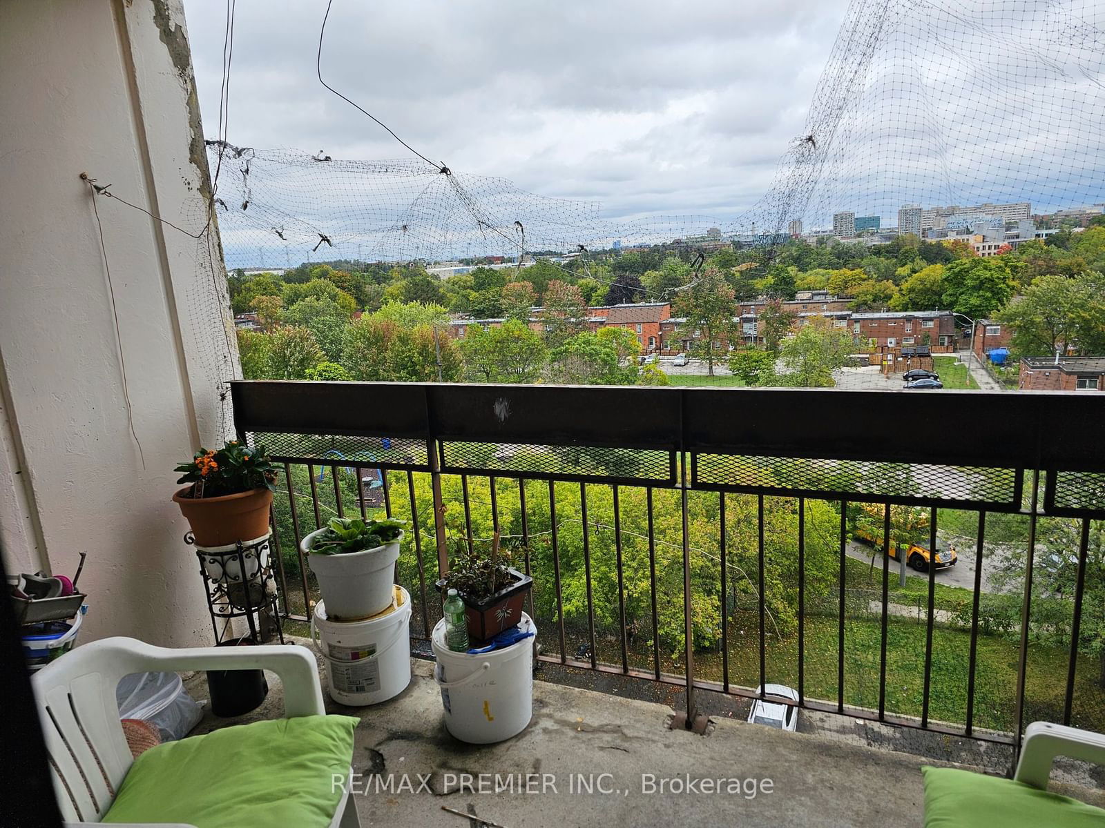 4673 Jane St, unit 811 for sale