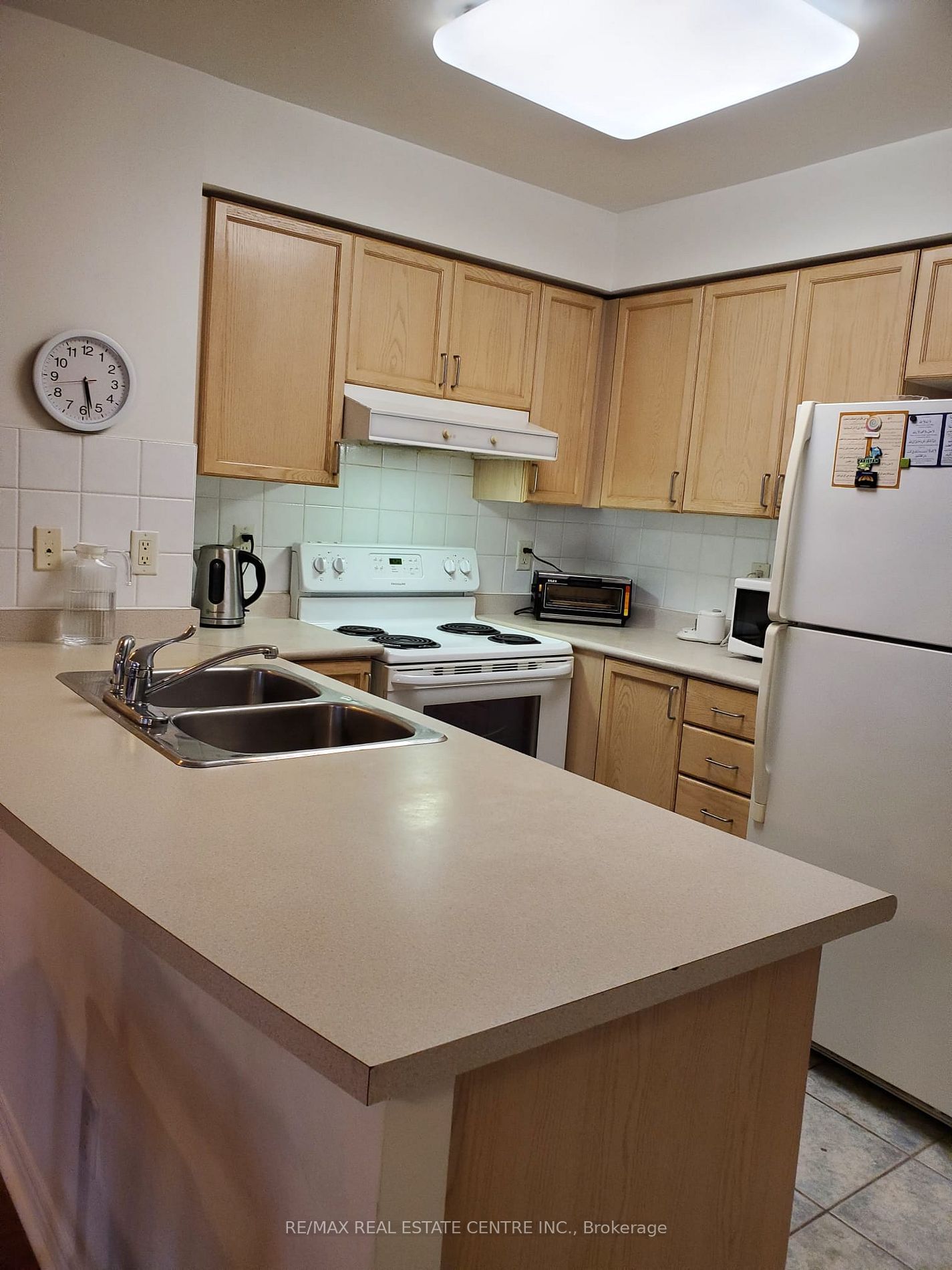 25 Kingsbridge Garden Circ, unit 1421 for rent