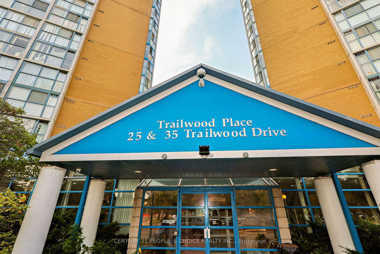 35 Trailwood Dr, unit 411 for sale