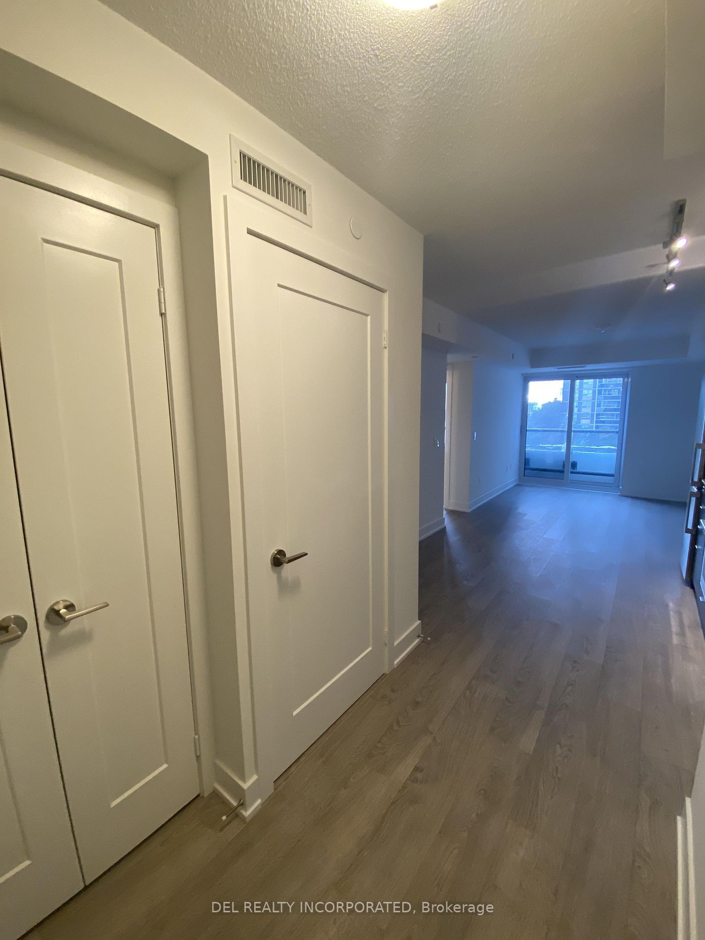 7 Mabelle Ave, unit 1210 for rent