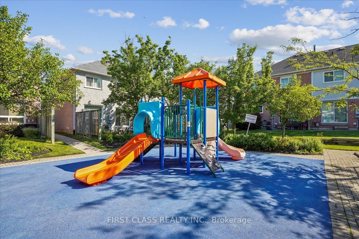 First Place Townhomes, Mississauga, Toronto