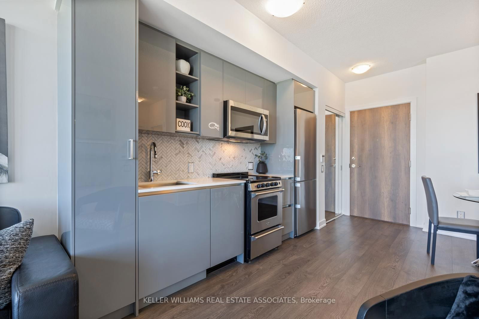 251 Manitoba St, unit 1901 for sale