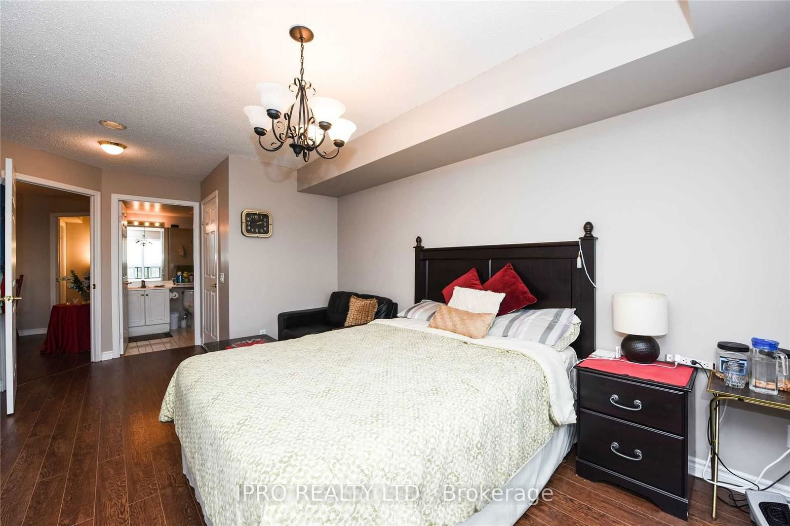 35 Kingsbridge Garden Circ, unit 1406 for rent