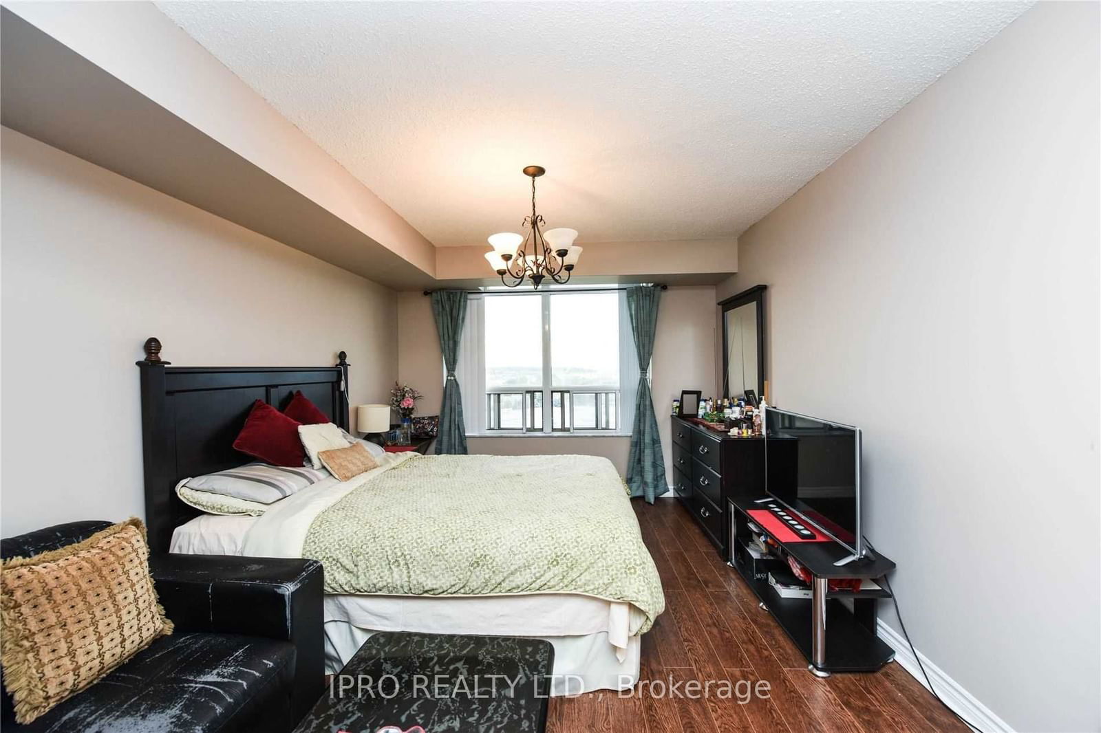 35 Kingsbridge Garden Circ, unit 1406 for rent