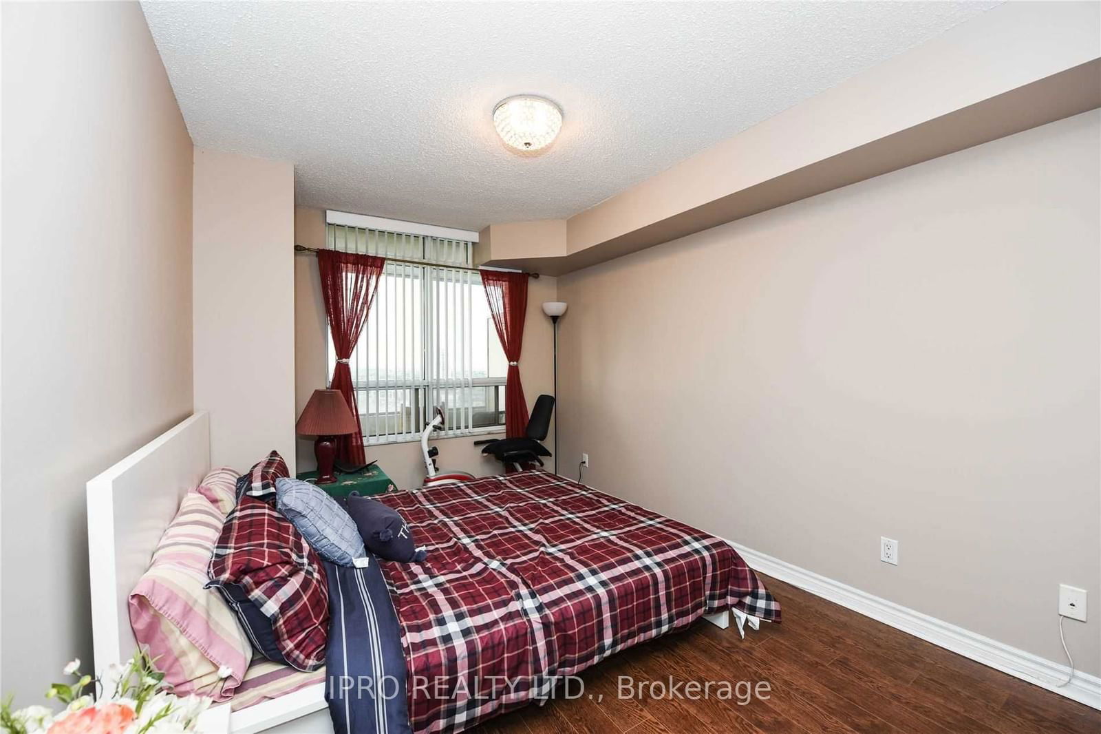 35 Kingsbridge Garden Circ, unit 1406 for rent