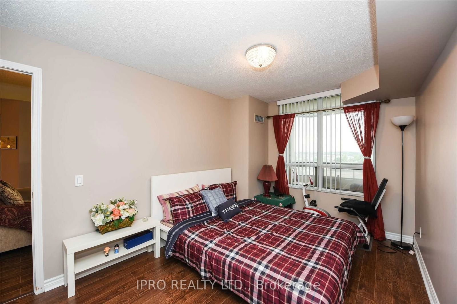 35 Kingsbridge Garden Circ, unit 1406 for rent