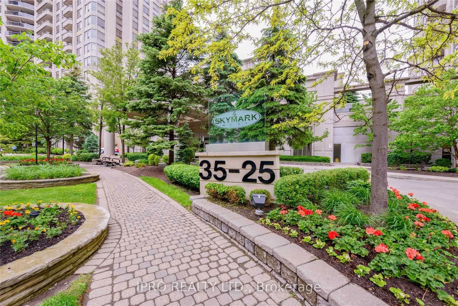 35 Kingsbridge Garden Circ, unit 1406 for rent