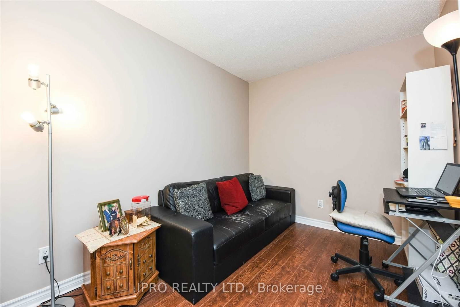 35 Kingsbridge Garden Circ, unit 1406 for rent