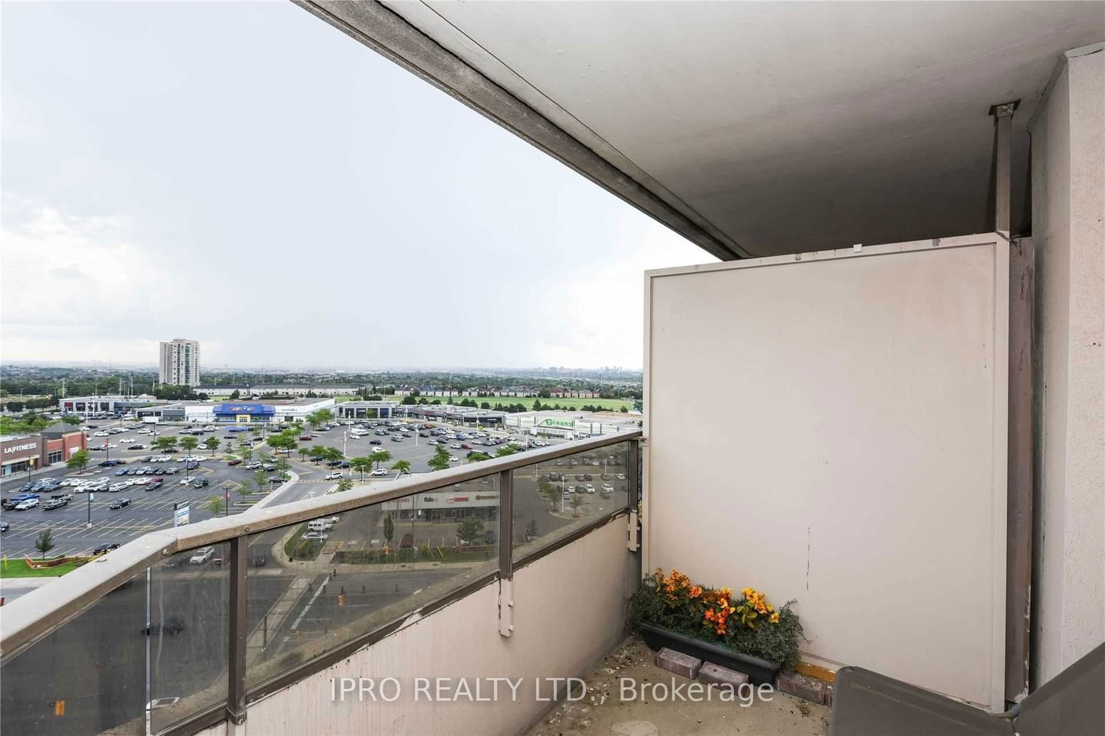 35 Kingsbridge Garden Circ, unit 1406 for rent