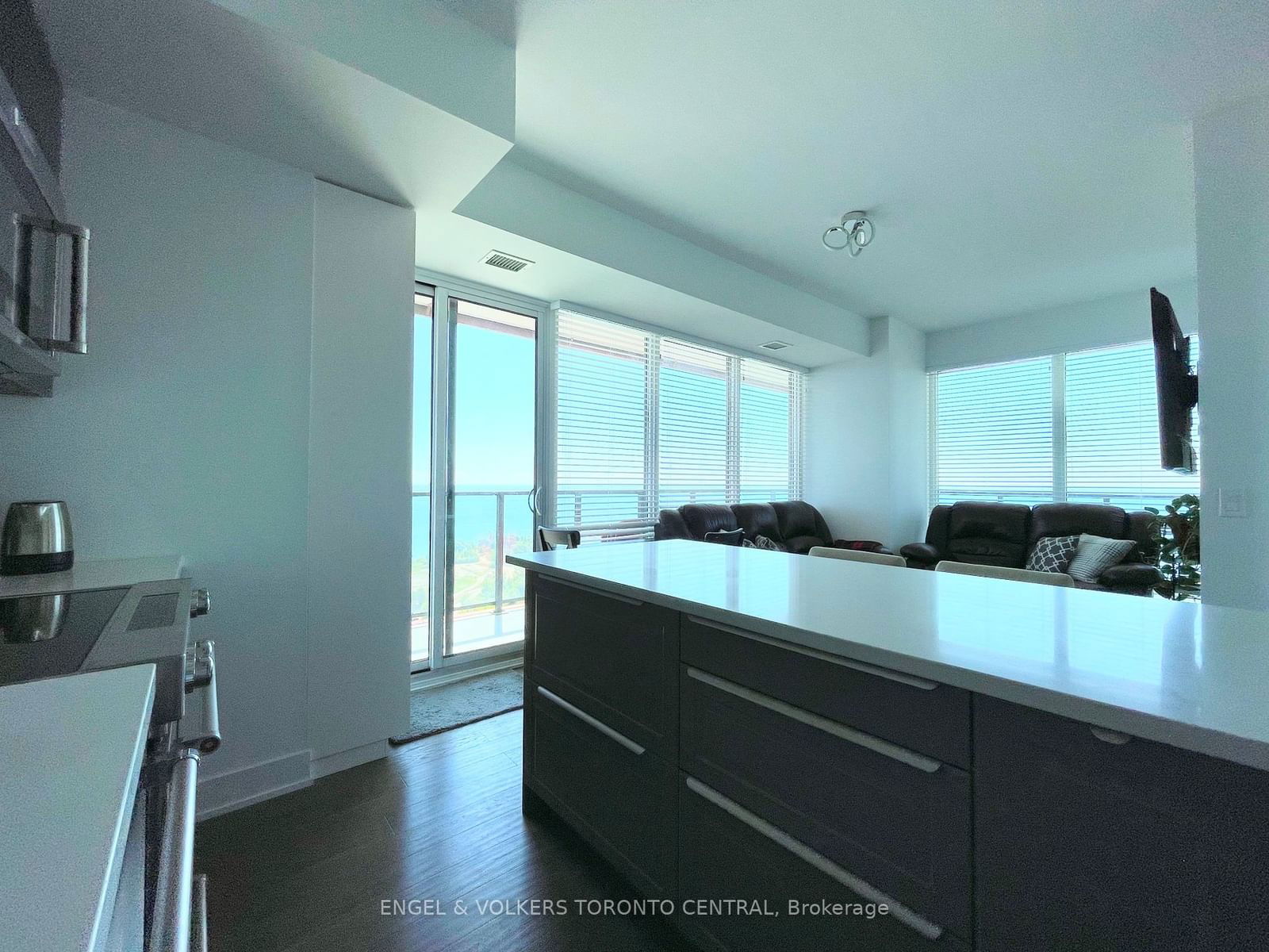 30 Shore Breeze Dr, unit 2118 for rent