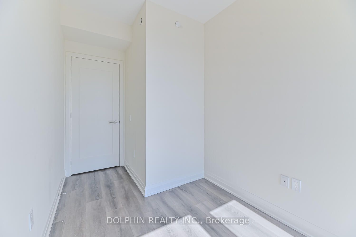 509 Dundas St W, unit 618 for rent