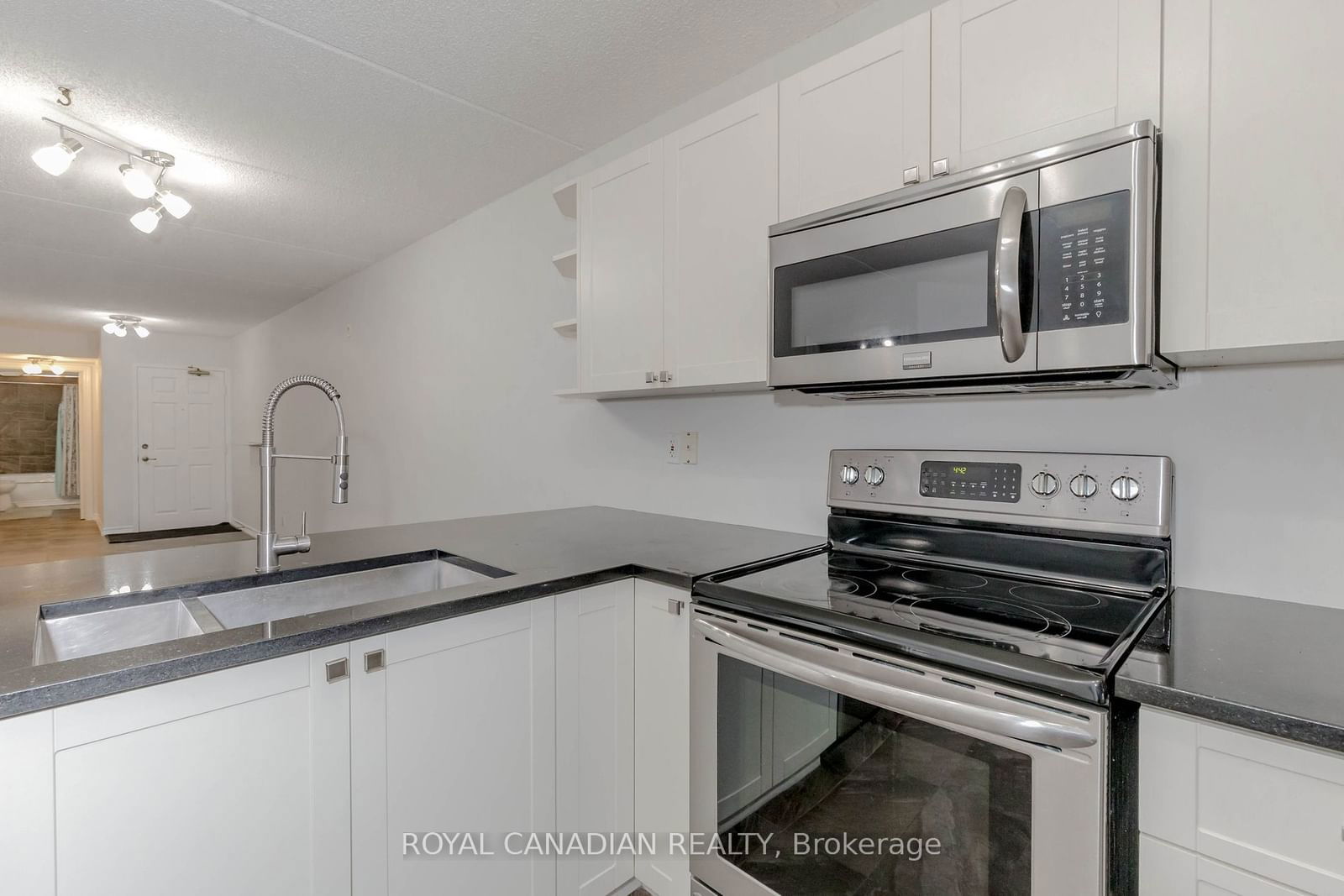 2055 Appleby Line, unit 211 for rent