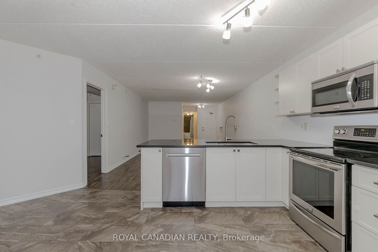 2055 Appleby Line, unit 211 for rent