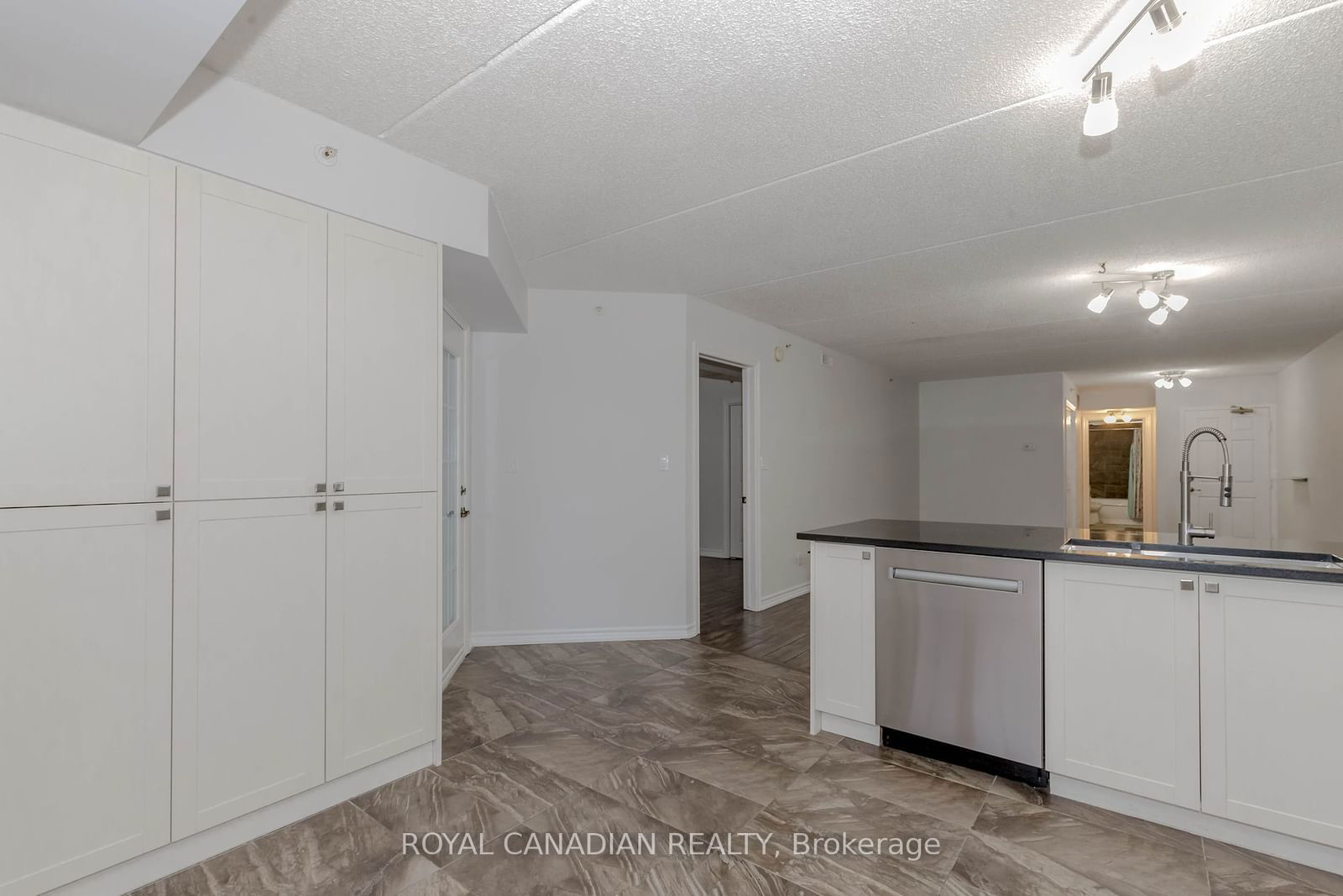 2055 Appleby Line, unit 211 for rent