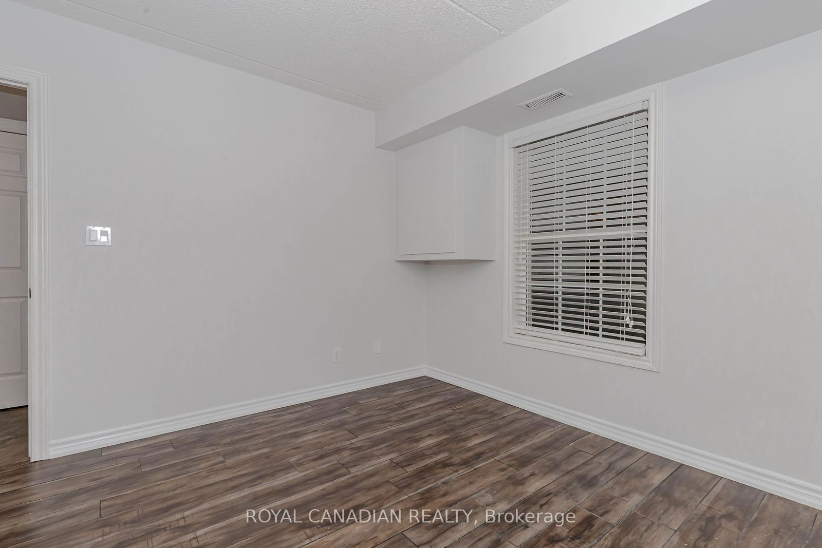 2055 Appleby Line, unit 211 for rent