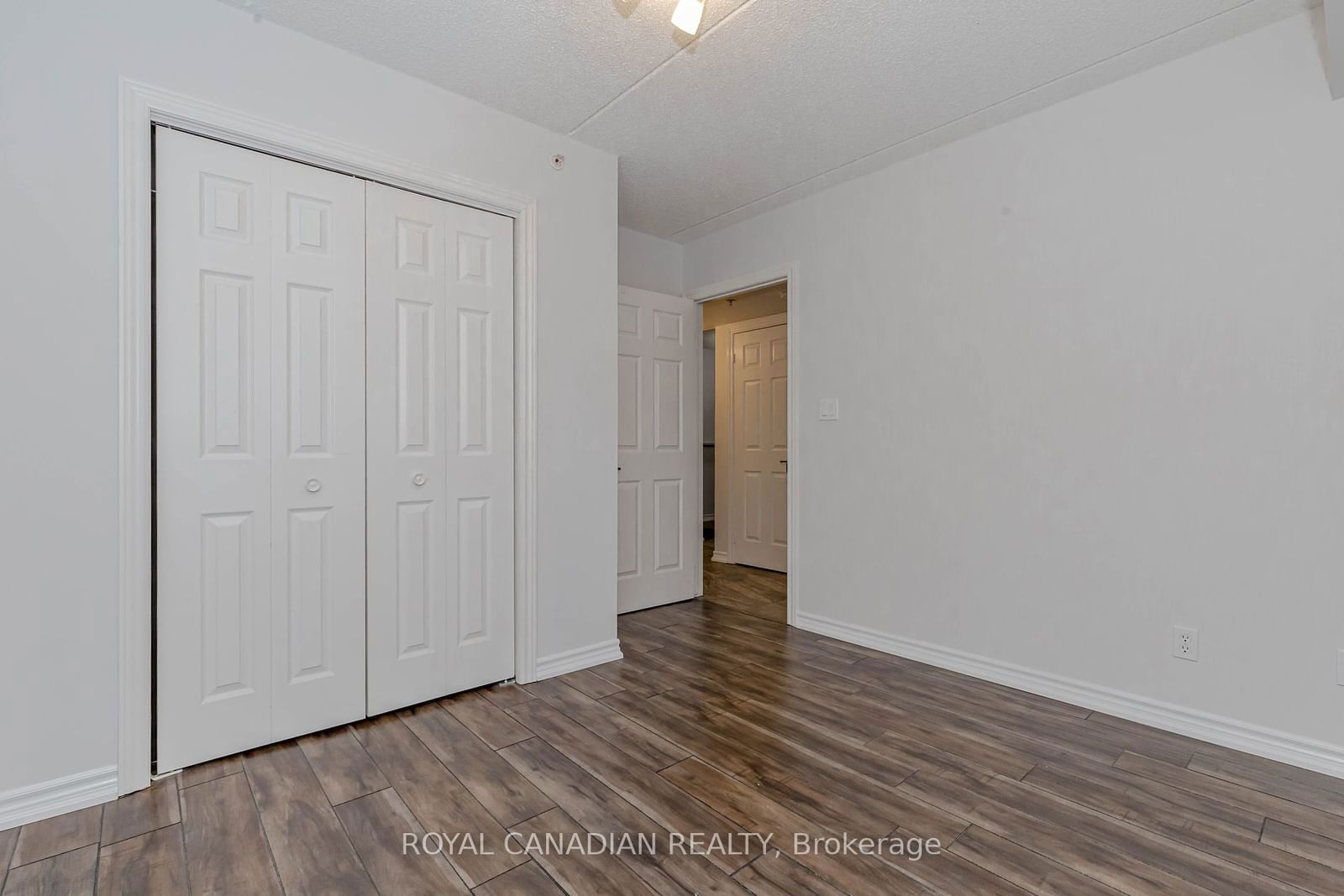 2055 Appleby Line, unit 211 for rent