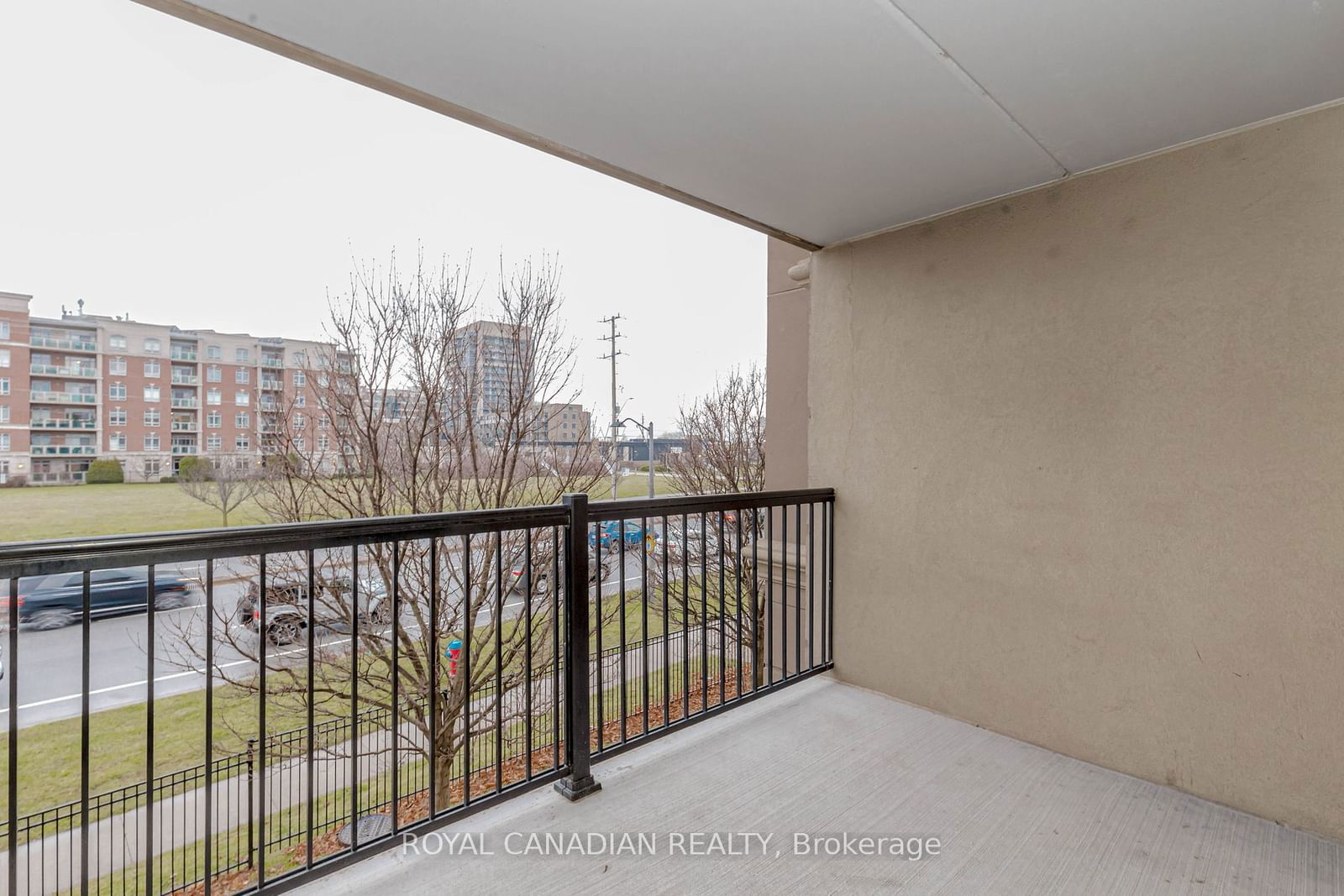 2055 Appleby Line, unit 211 for rent