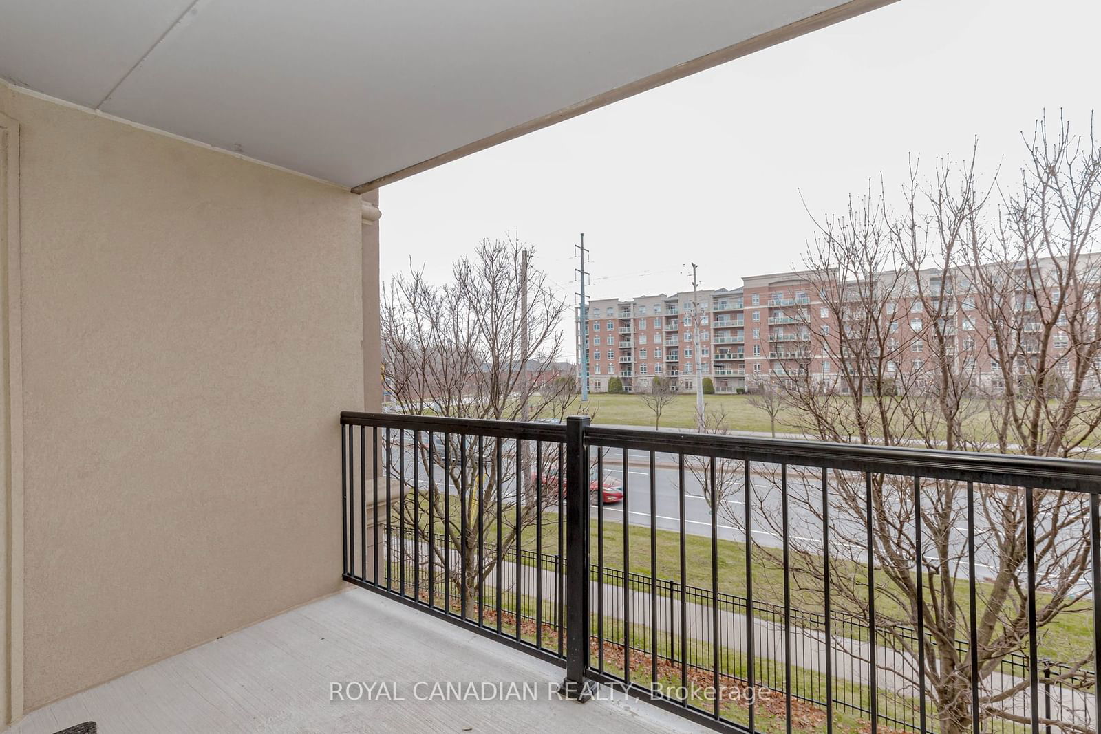 2055 Appleby Line, unit 211 for rent