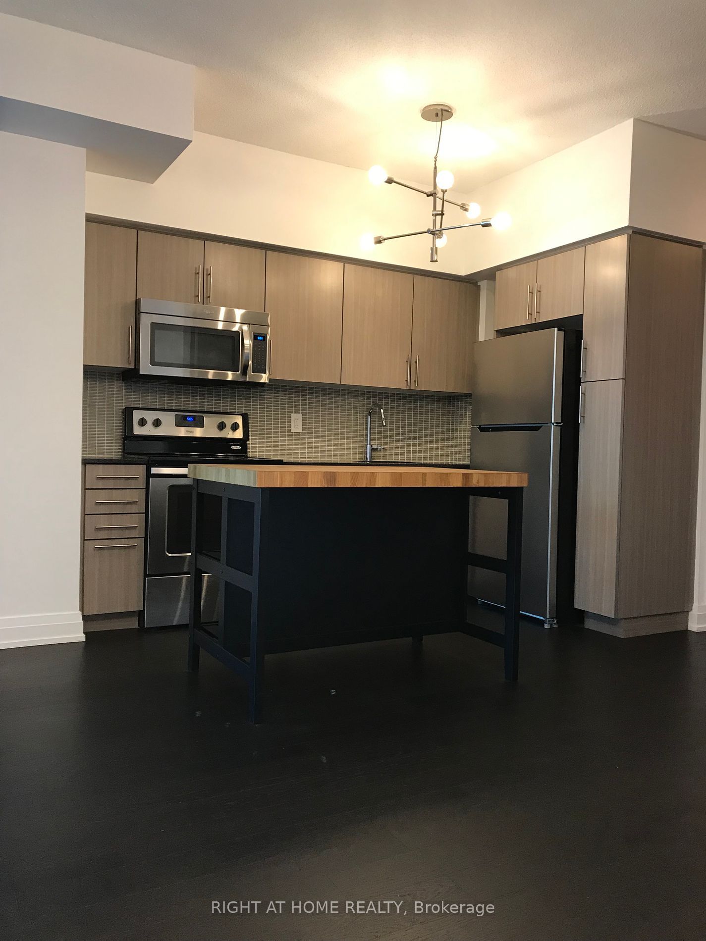 65 Speers Rd, unit 218 for rent