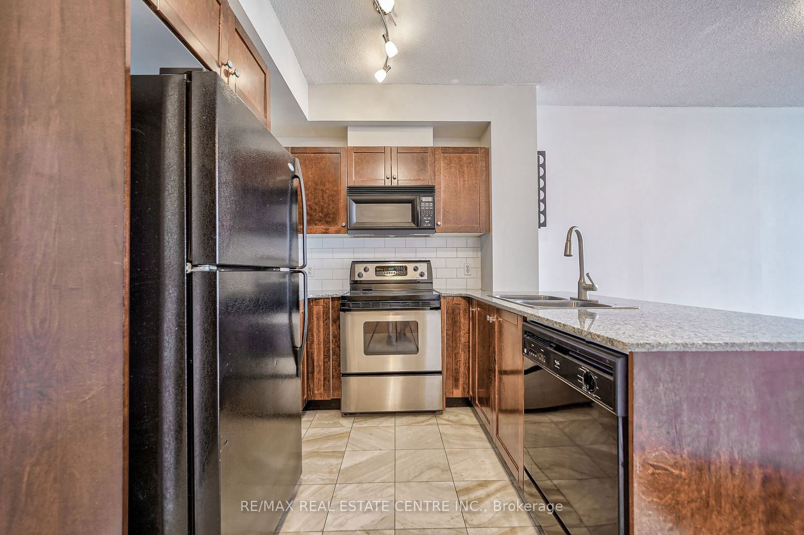 1359 Rathburn Rd E, unit 1604 for sale