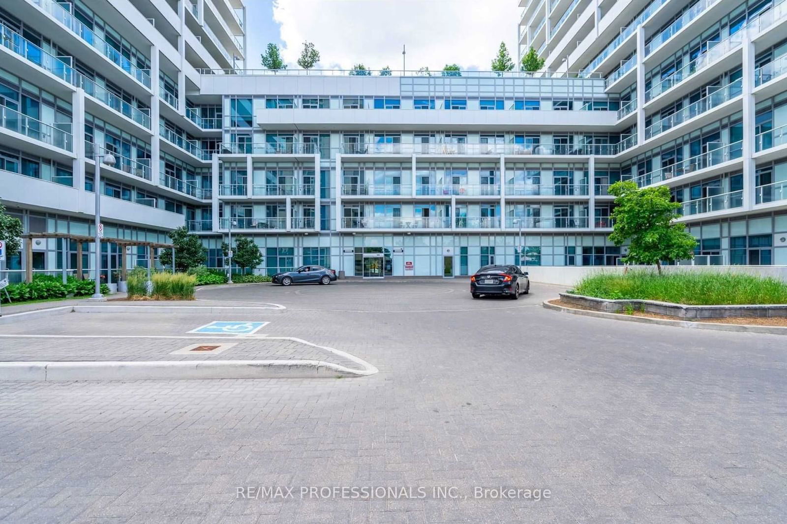 55 Speers Rd, unit 310 for rent