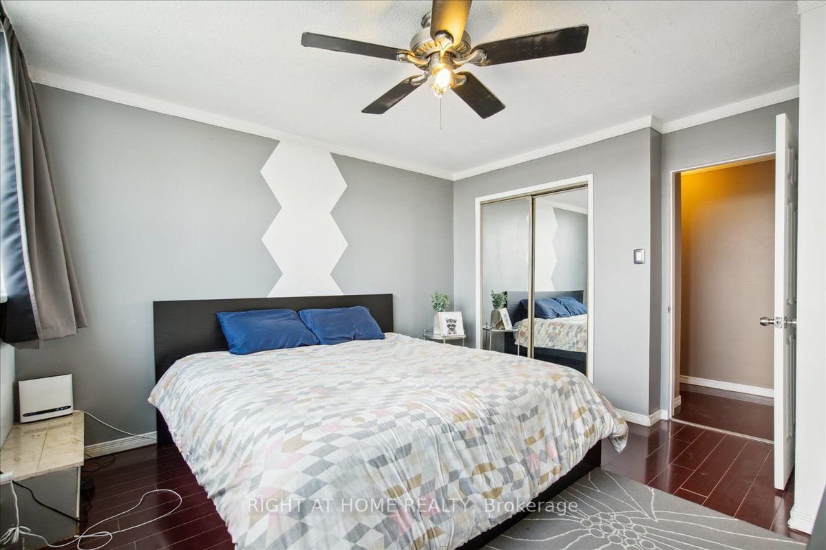 530 Lolita Gdns, unit 410 for sale