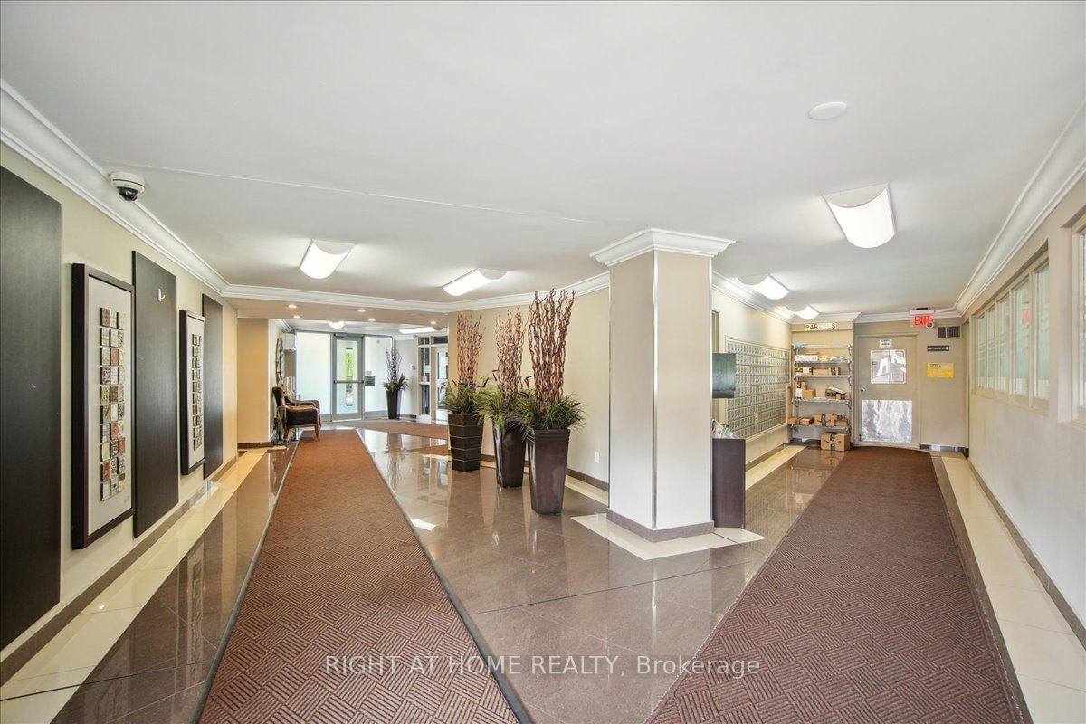 530 Lolita Gdns, unit 410 for sale