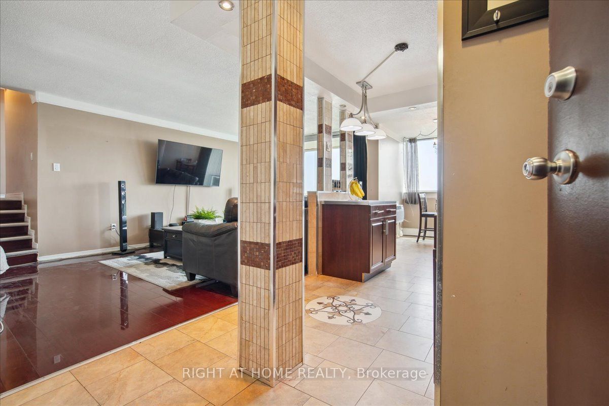 530 Lolita Gdns, unit 410 for sale