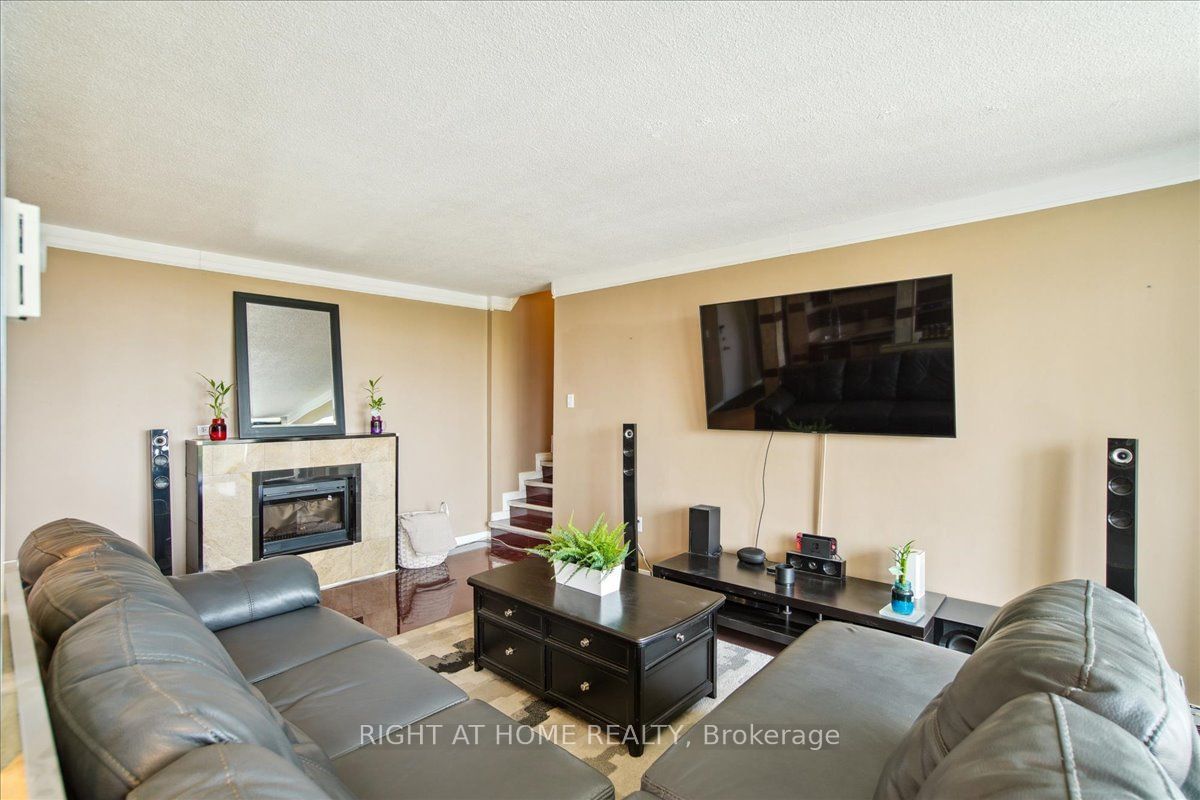 530 Lolita Gdns, unit 410 for sale