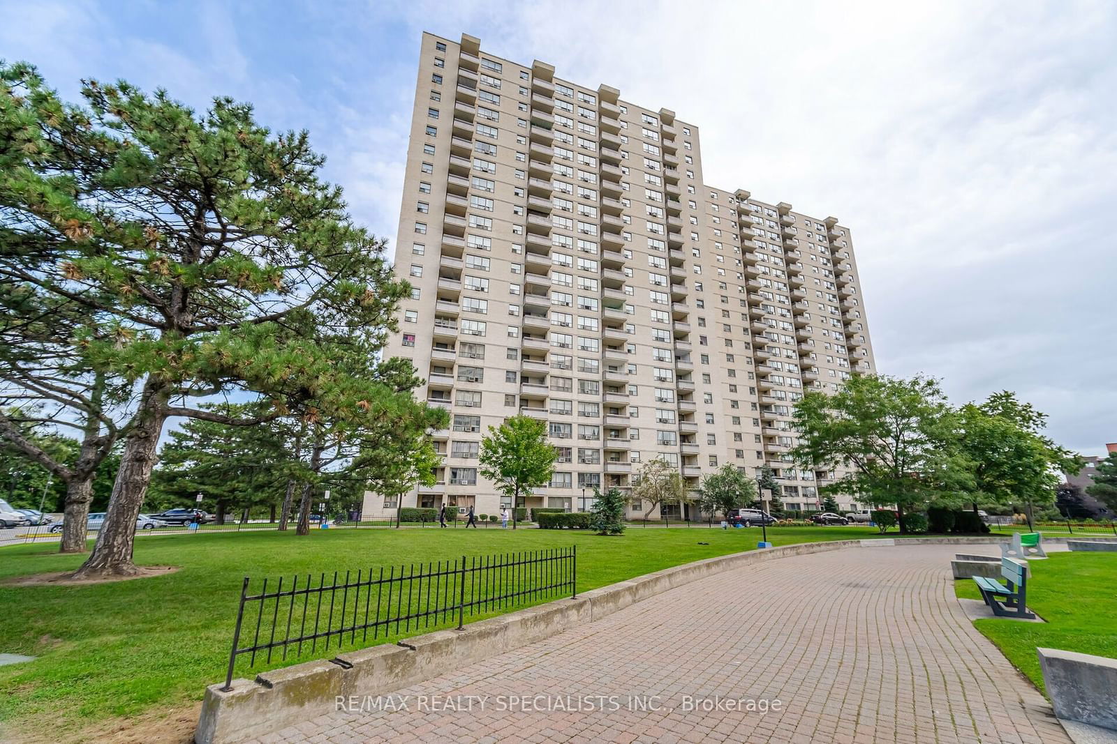 370 Dixon Condos, Etobicoke, Toronto