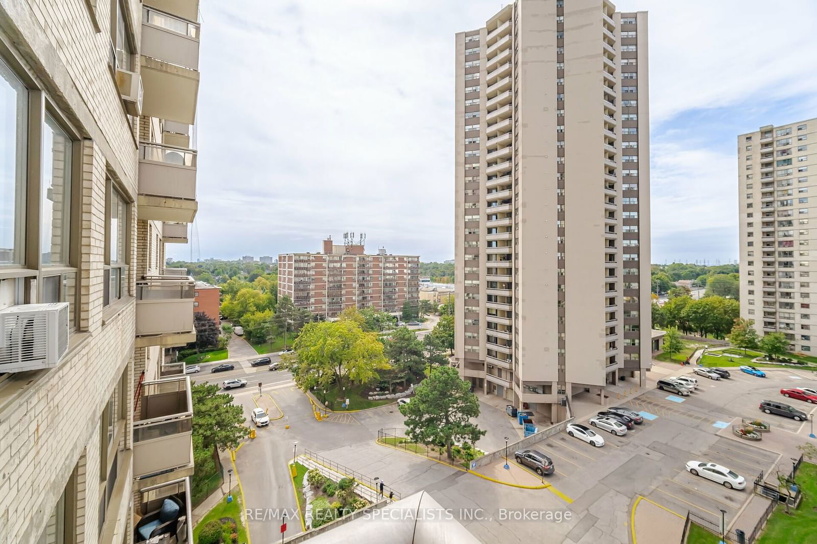 370 Dixon Rd, unit 915 for sale