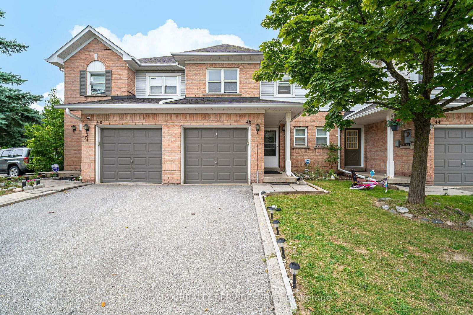 2 Brisbane Court Townhouses, Brampton, Toronto