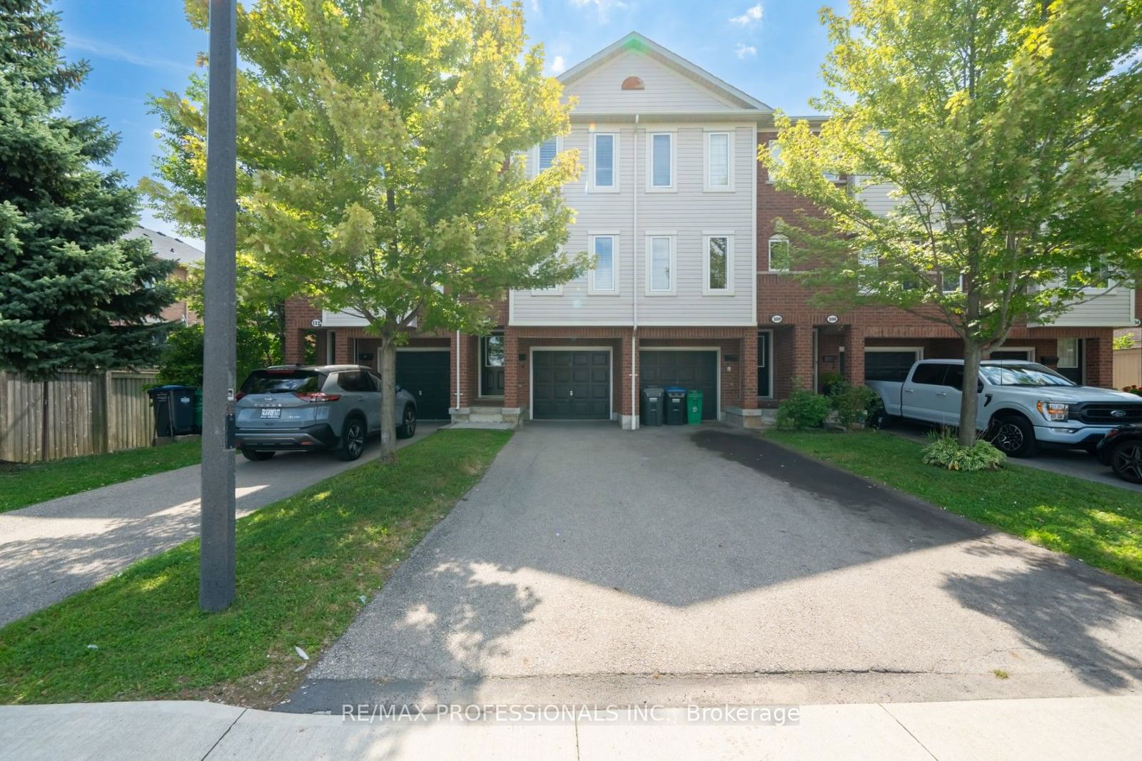 1128 Dundas St West Townhomes, Mississauga, Toronto