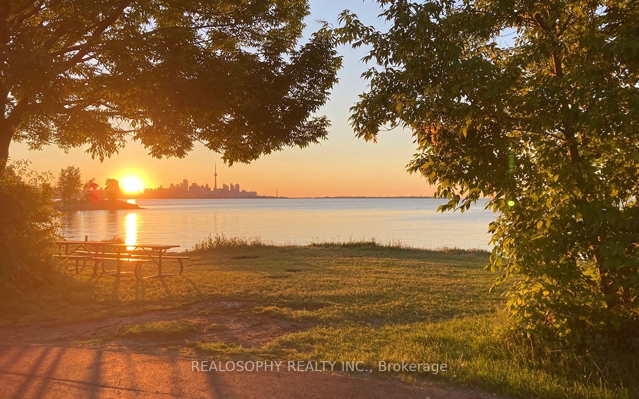 Newport Beach Condos, Etobicoke, Toronto