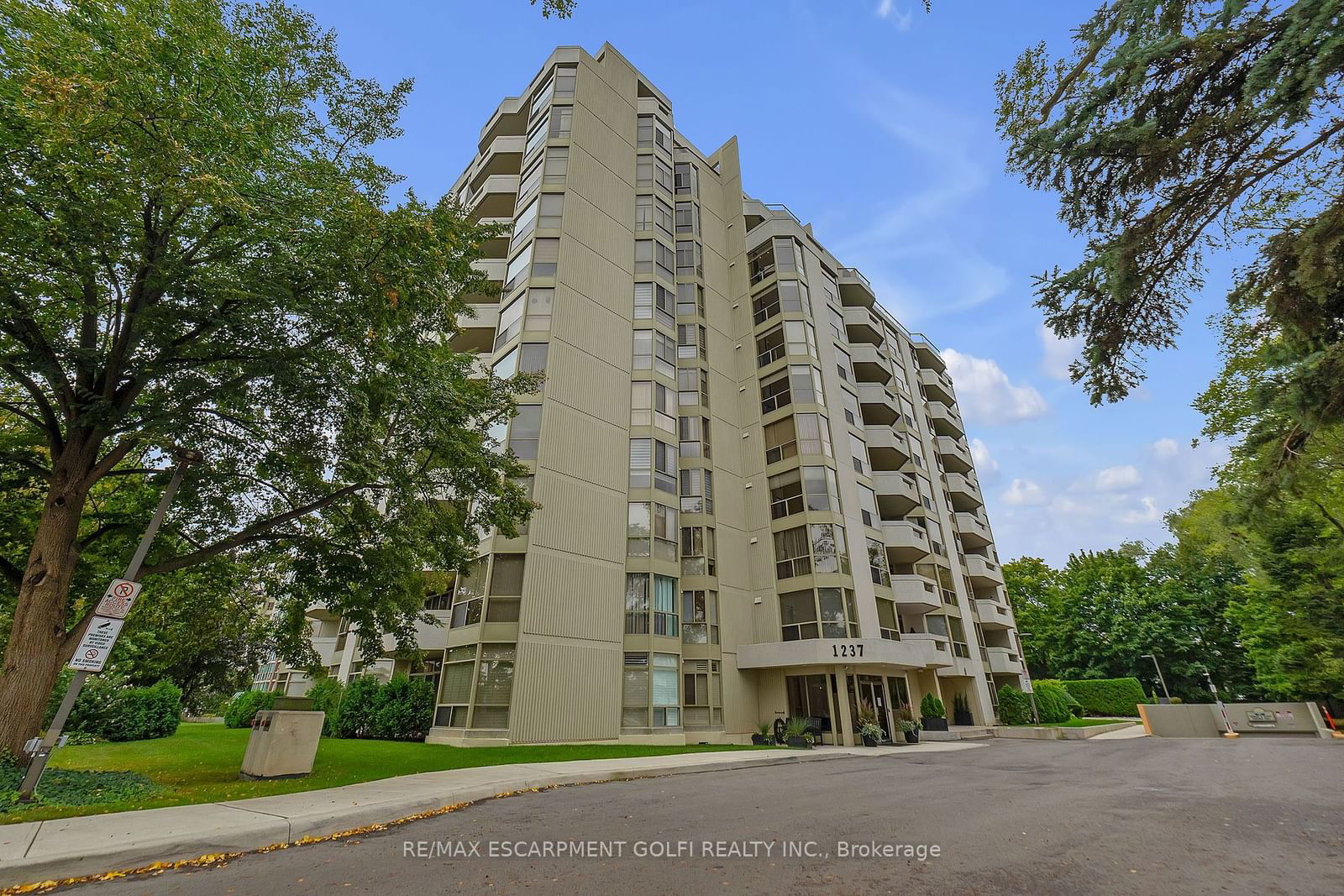 1237 North Shore Blvd E, unit 903 for sale