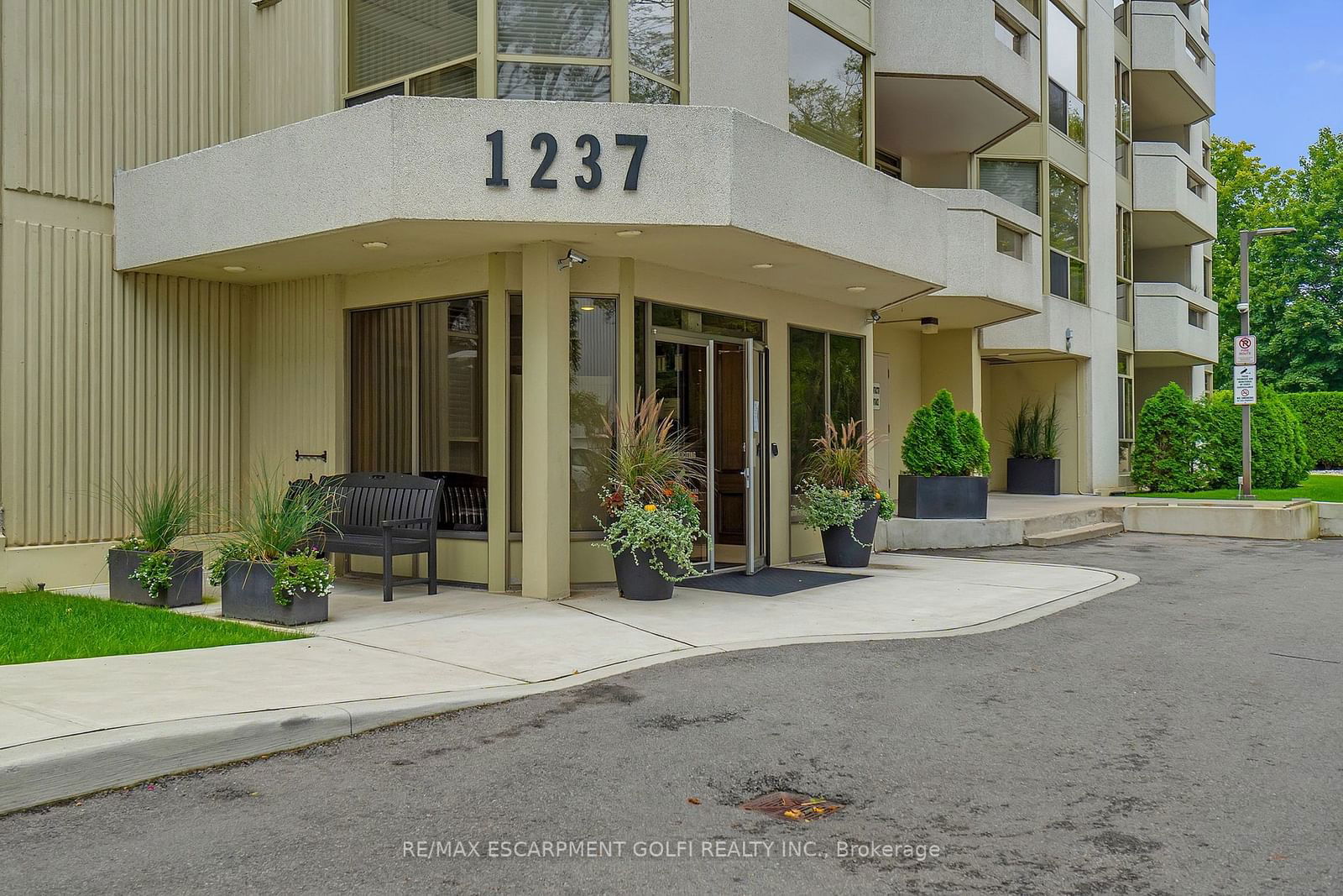 1237 North Shore Blvd E, unit 903 for sale