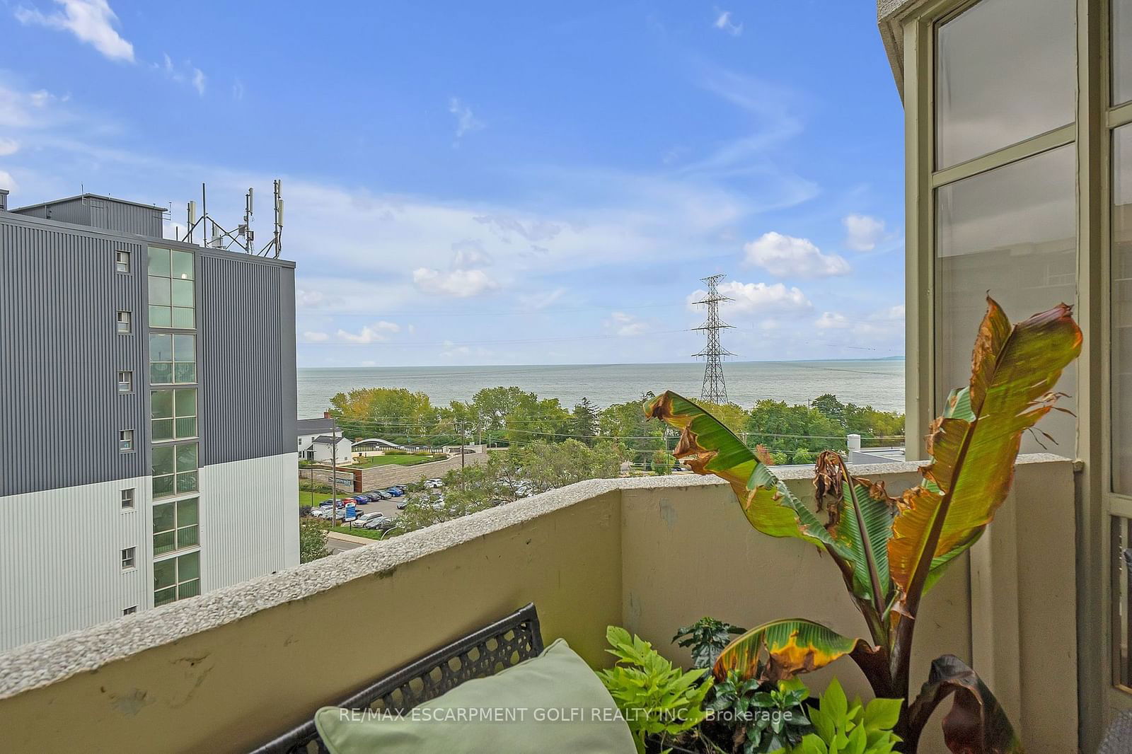 1237 North Shore Blvd E, unit 903 for sale