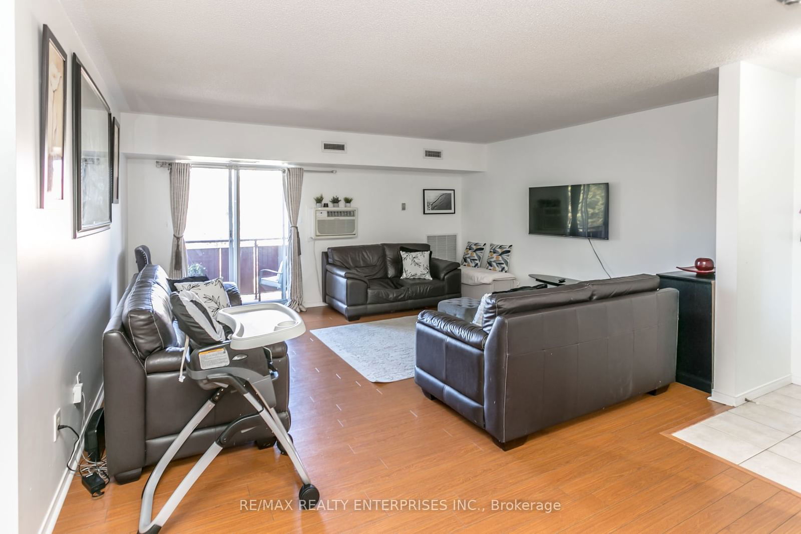 211 Forum Dr, unit 305B for sale