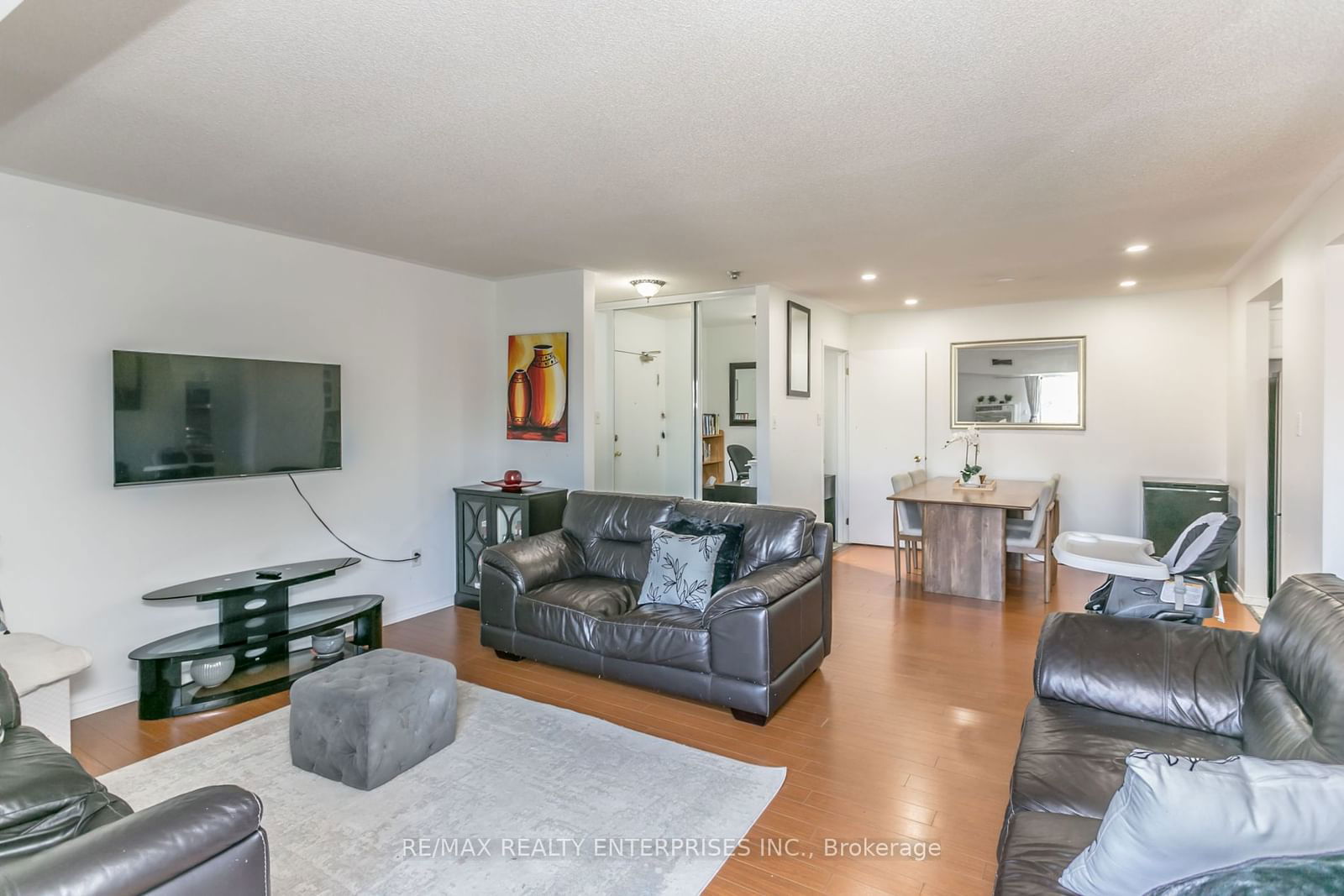 211 Forum Dr, unit 305B for sale