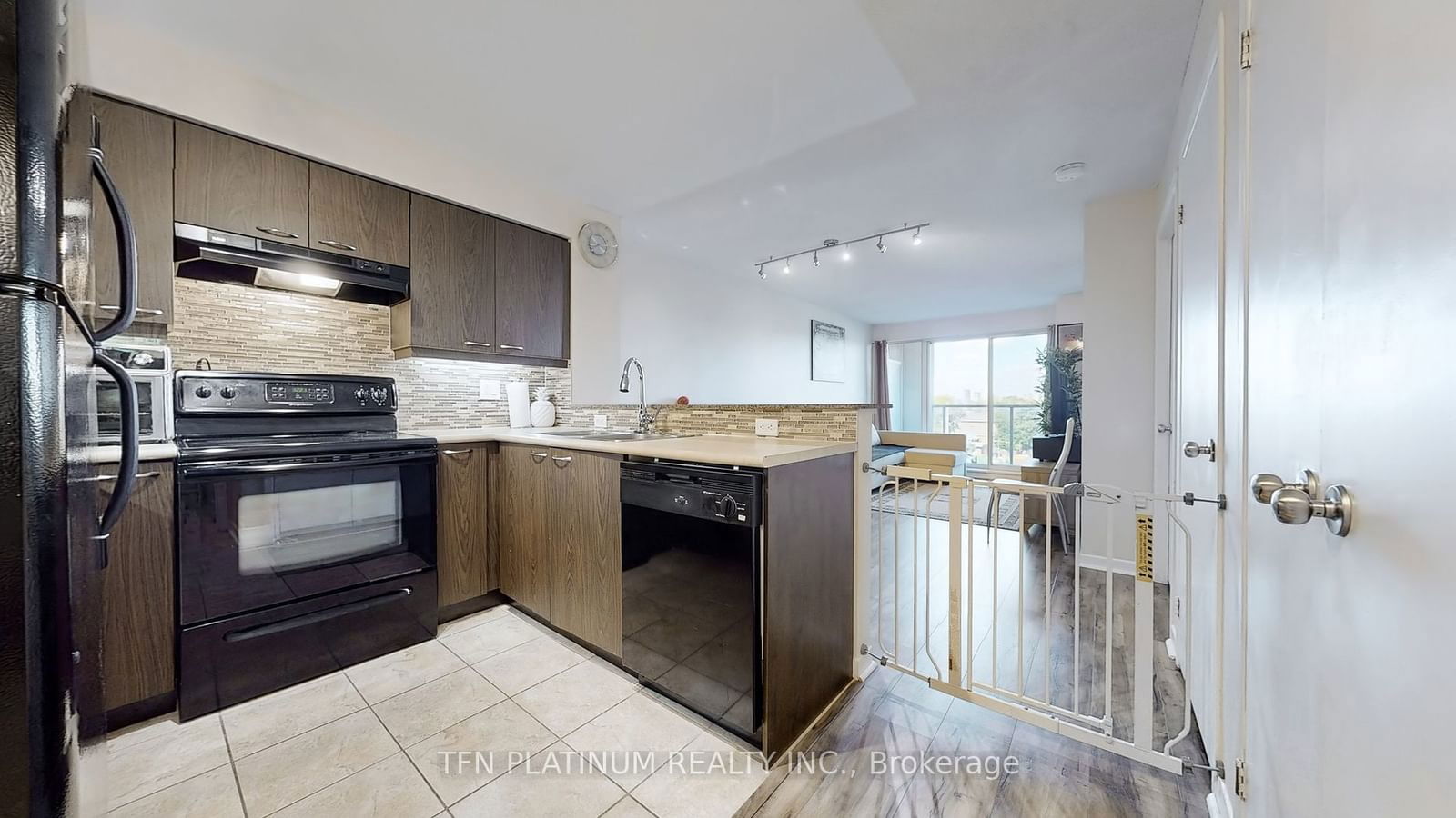 1050 The Queensway, unit 416 for sale