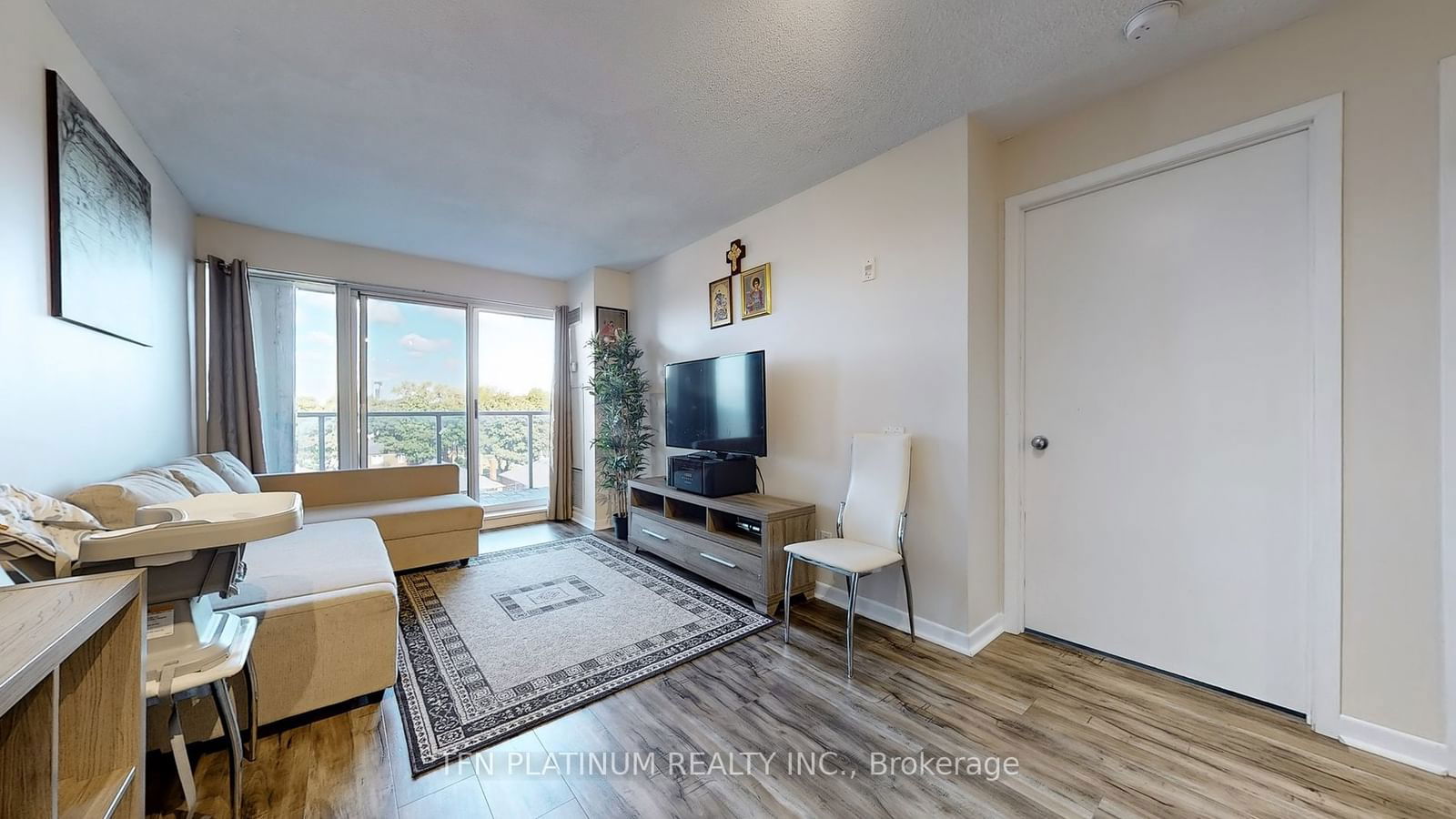 1050 The Queensway, unit 416 for sale