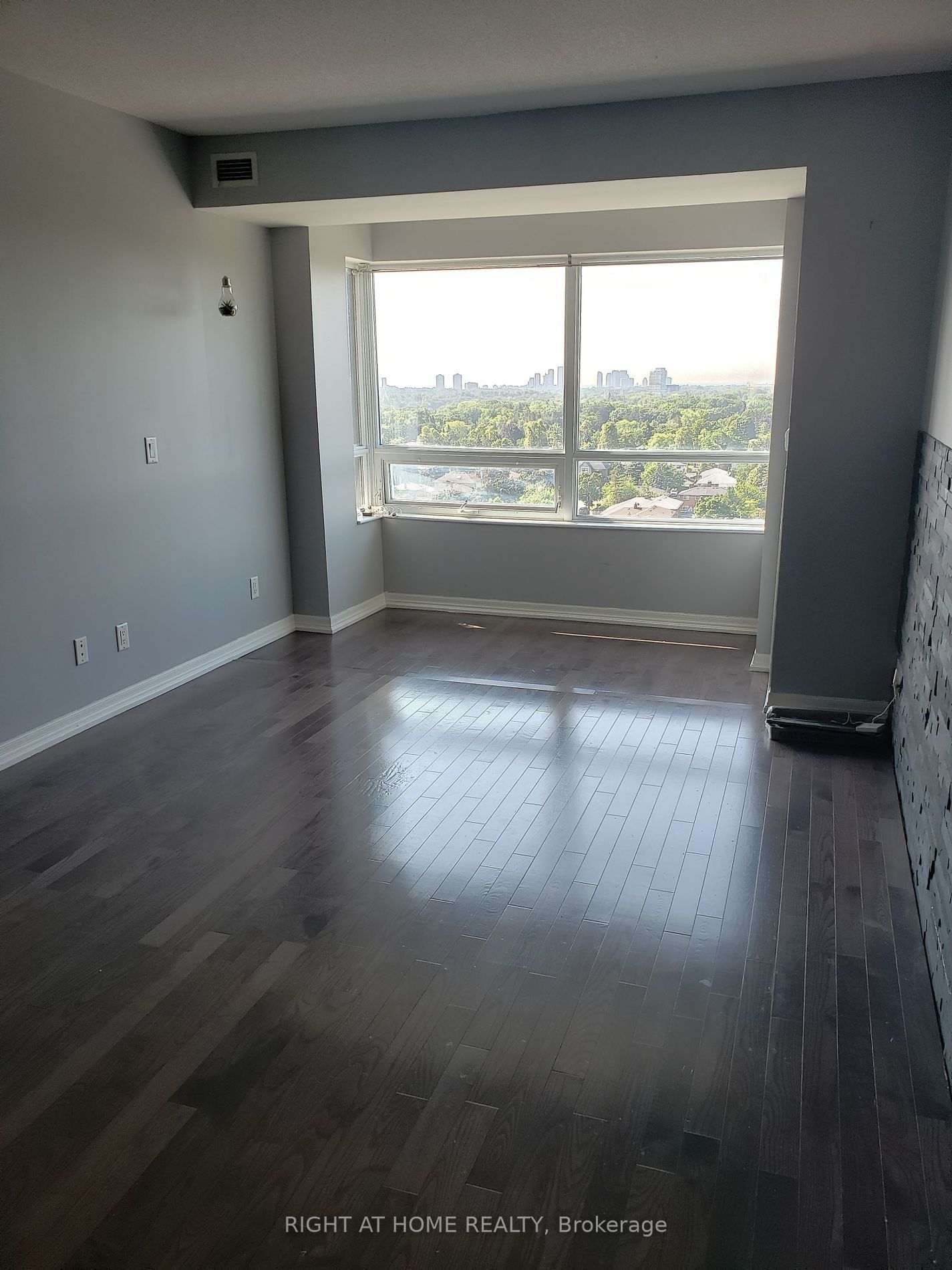 1403 Royal York Rd, unit 1115 for rent