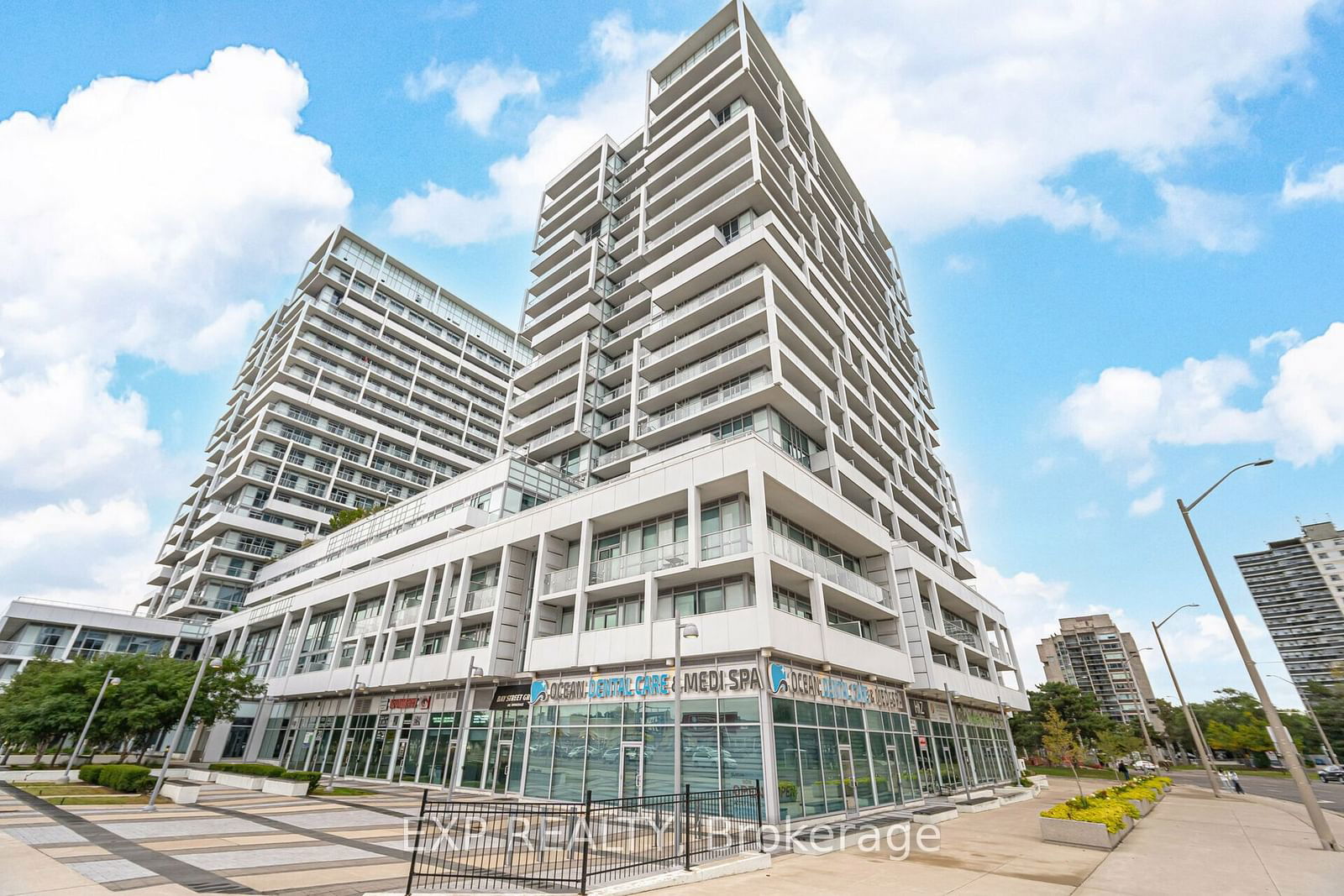 55 Speers Rd, unit 1401 for rent