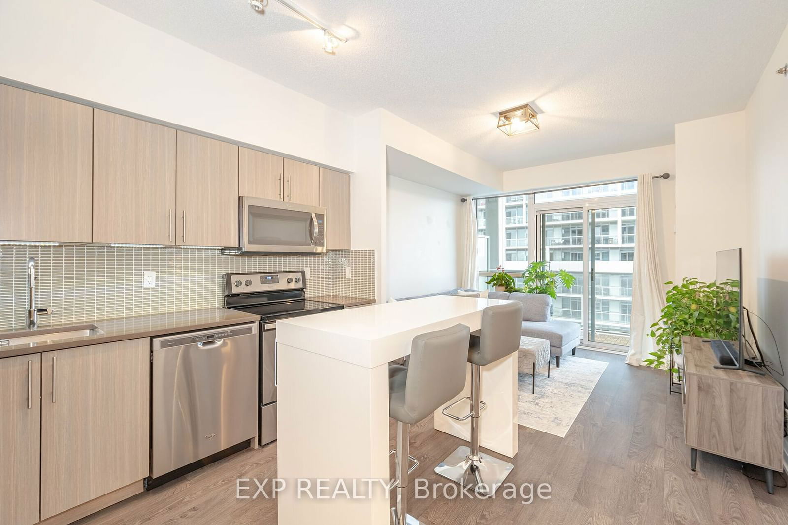 55 Speers Rd, unit 1401 for rent