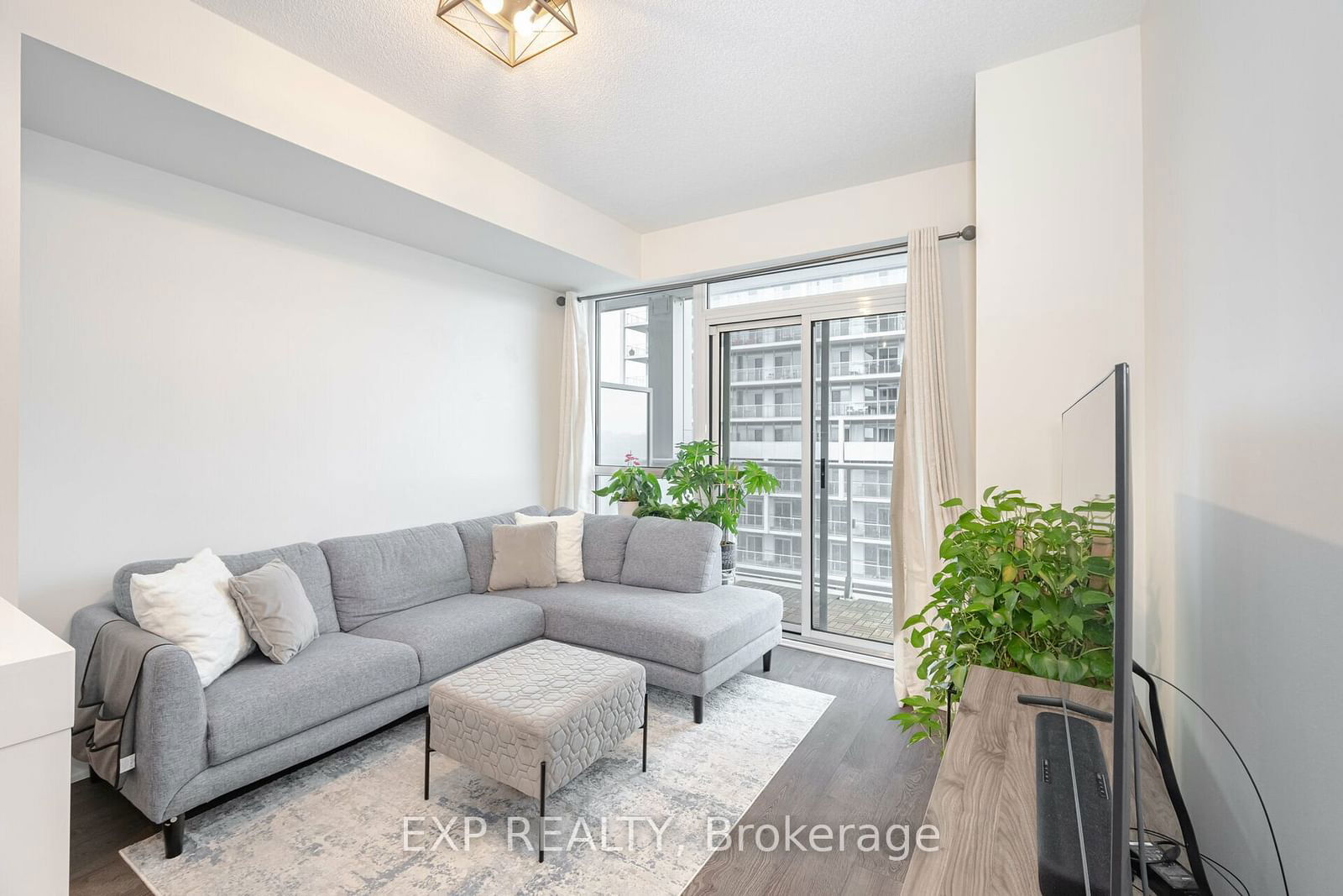 55 Speers Rd, unit 1401 for rent