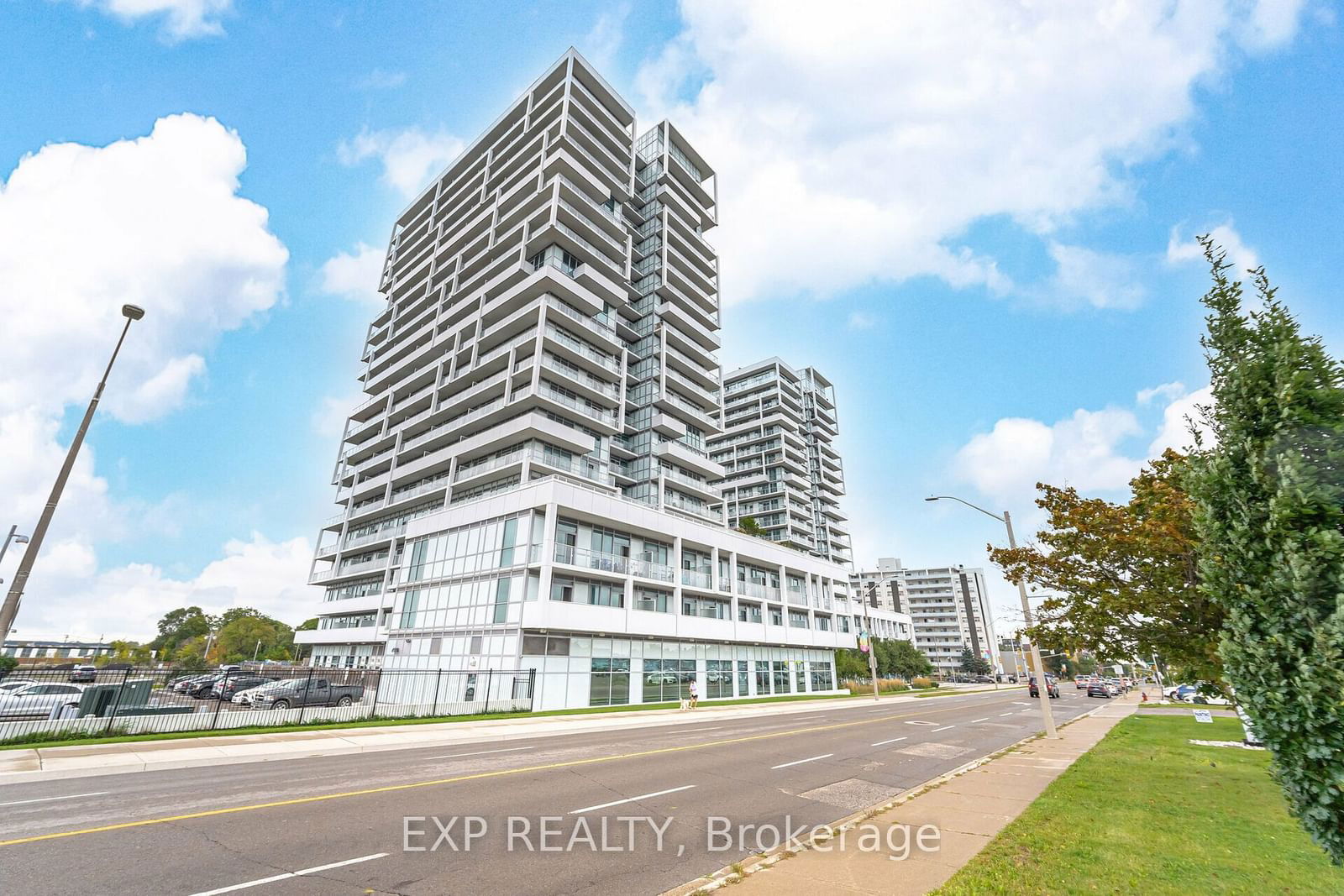 55 Speers Rd, unit 1401 for rent