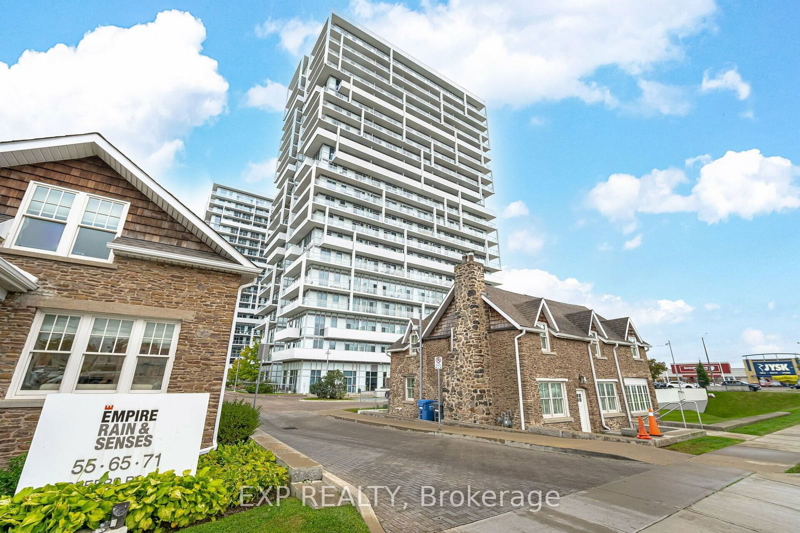 55 Speers Rd, unit 1401 for rent